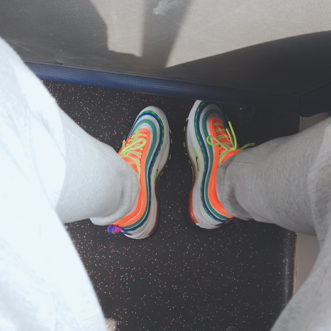 Nike Air Max 97 London Summer of Love 착용 스타일