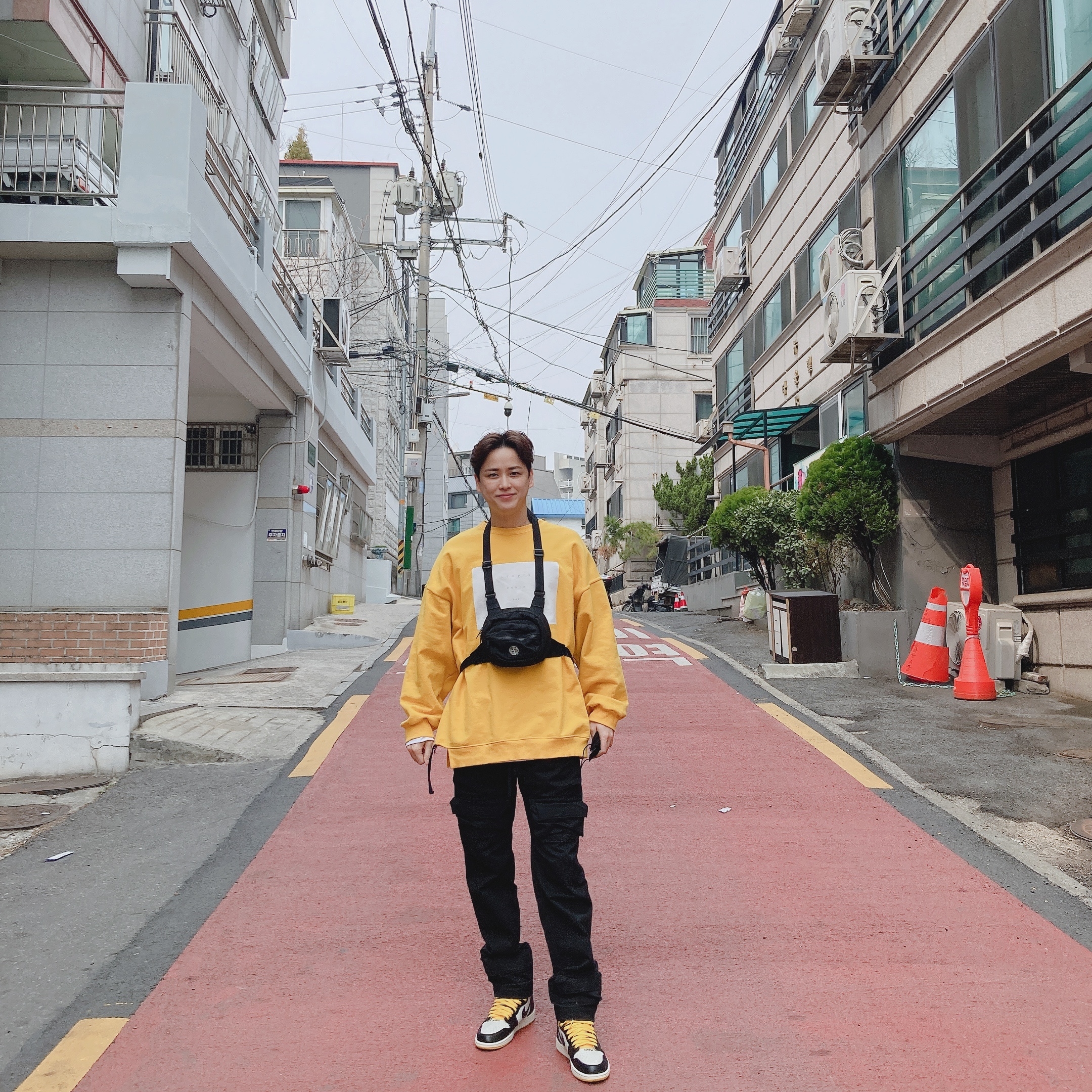 Supreme Inset Logo Camp Cap Royal - 20FW, Jordan 1 Retro High Not for Resale Varsity Maize 착용 스타일 - 3