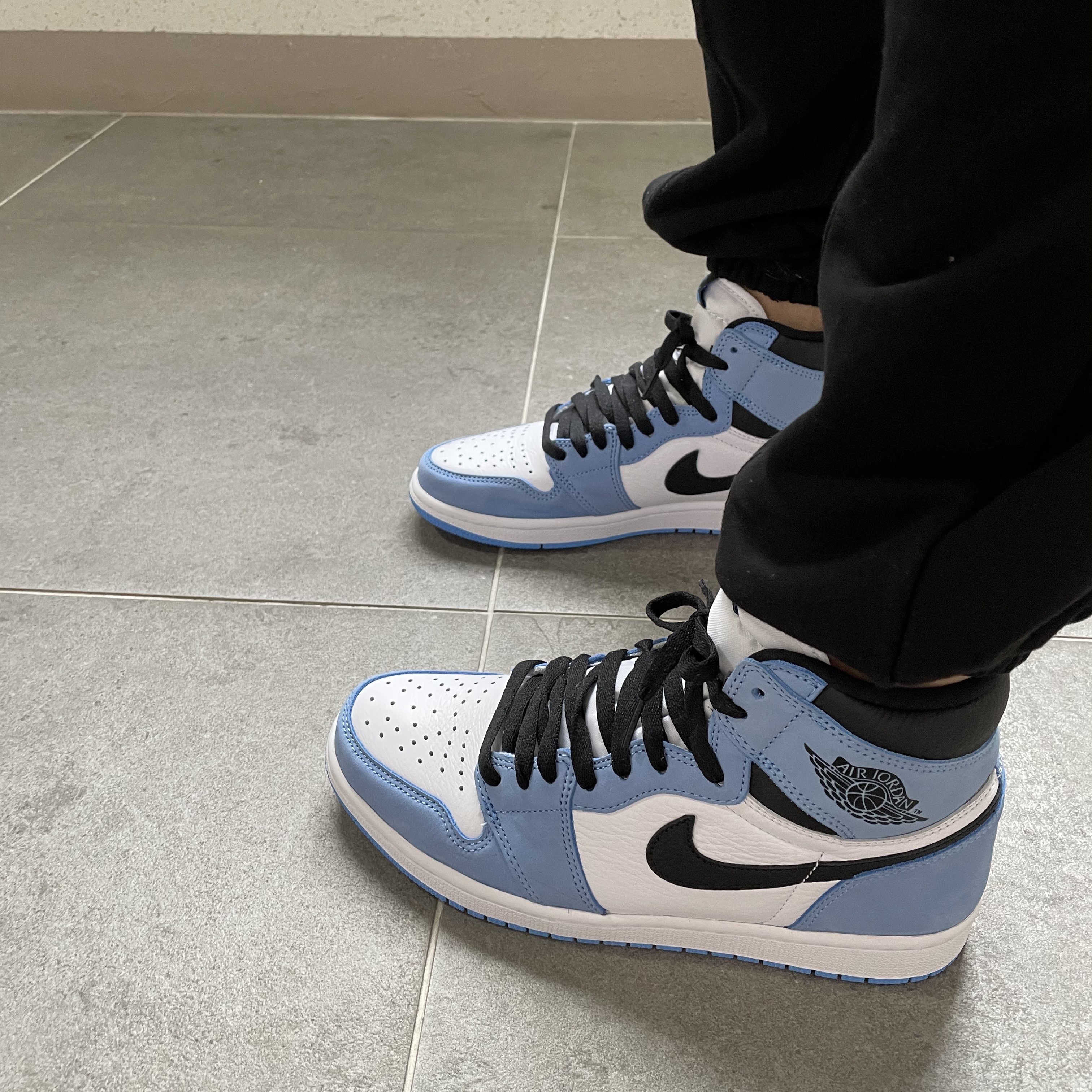 Jordan 1 Retro High OG University Blue 착용 스타일