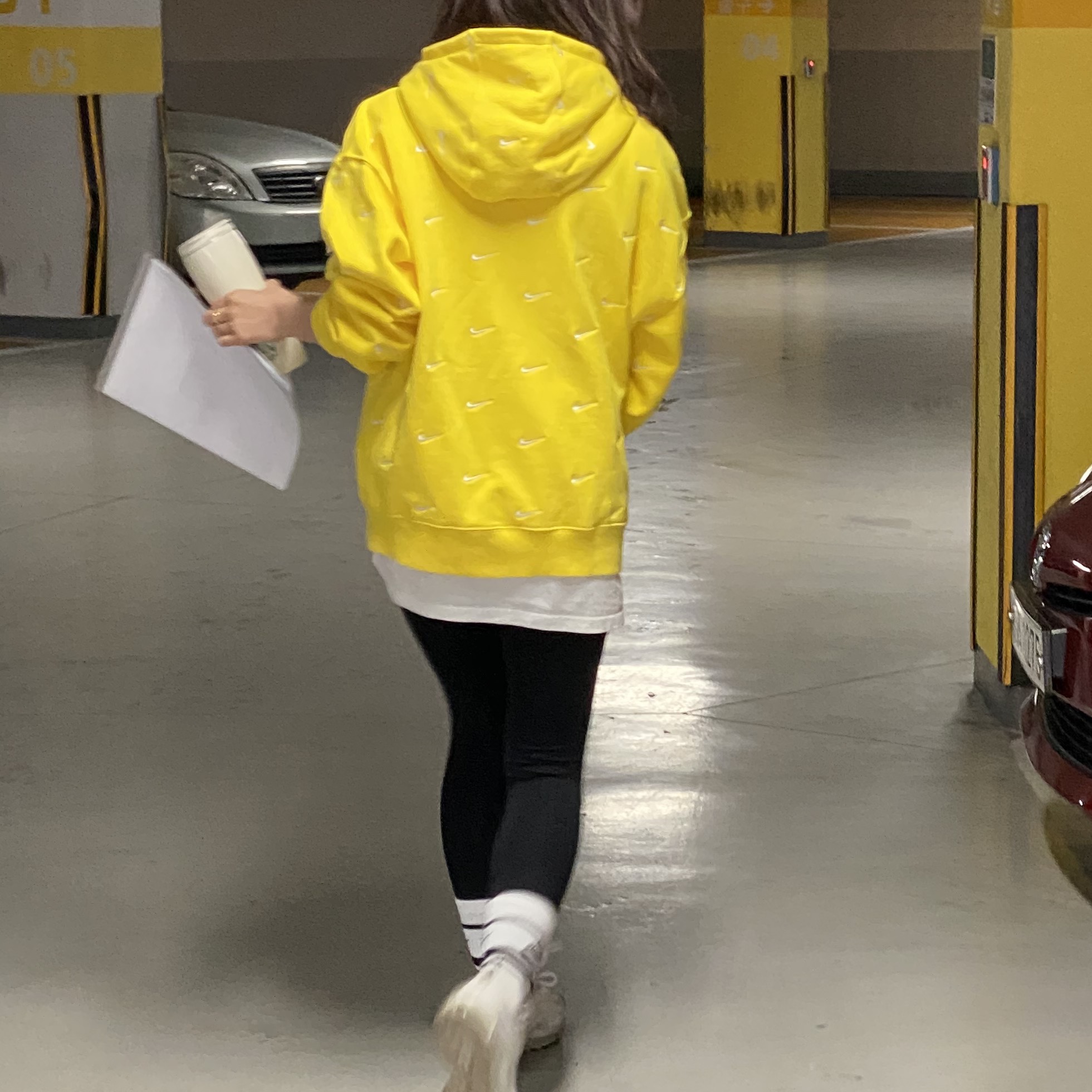 (W) Nike Air Max 97 White Pure Platinum, Nike NRG Swoosh Logo Hoodie Chrome Yellow 착용 스타일