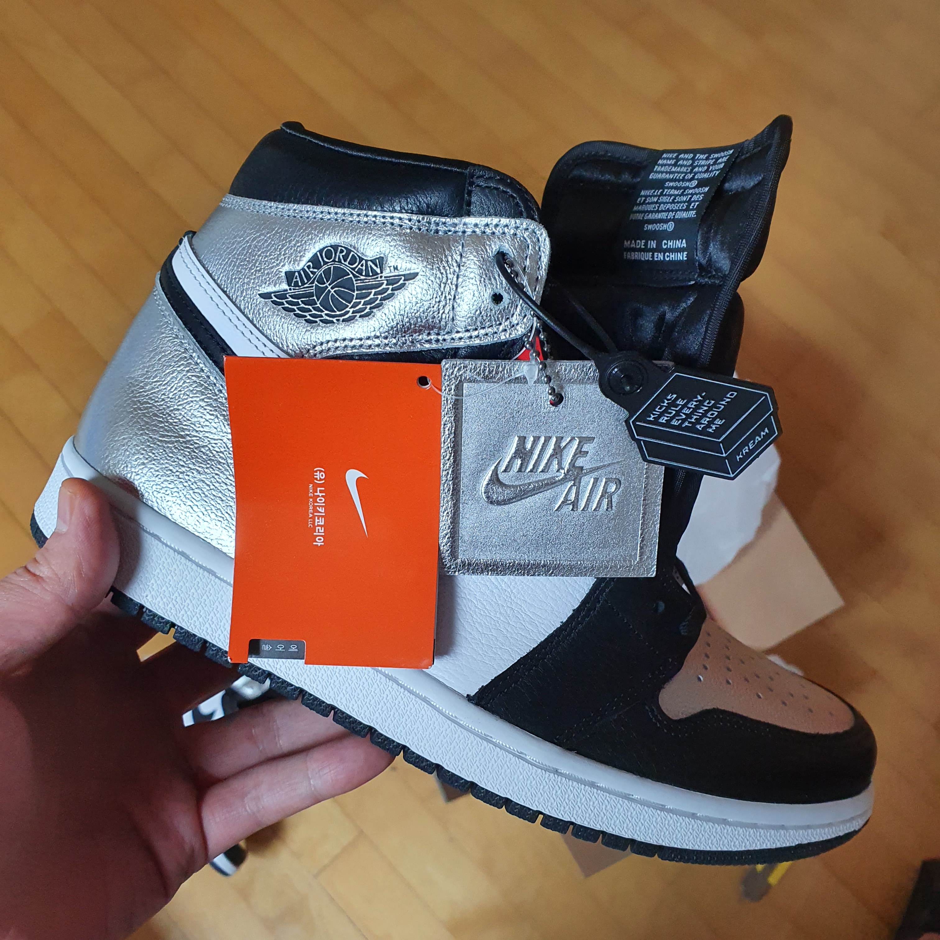 (W) Jordan 1 Retro High OG Silver Toe 착용 스타일 - 2