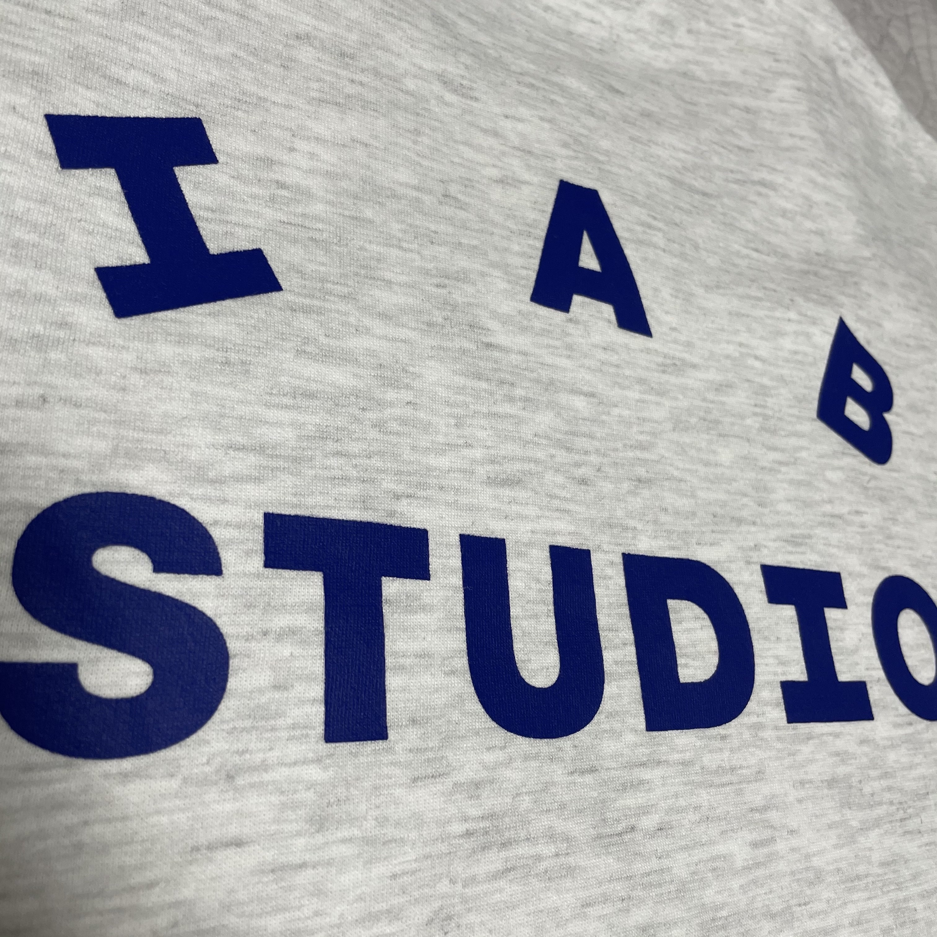 IAB Studio Long Sleeve Light Gray 착용 스타일