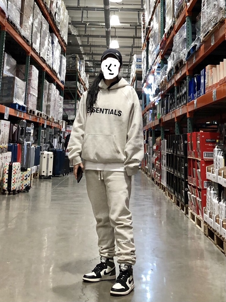 (GS) Jordan 1 Retro High OG Black Mocha, Essentials Sweatpants Oatmeal/Oatmeal Heather/Light Heather Oatmeal 2020 착용 스타일