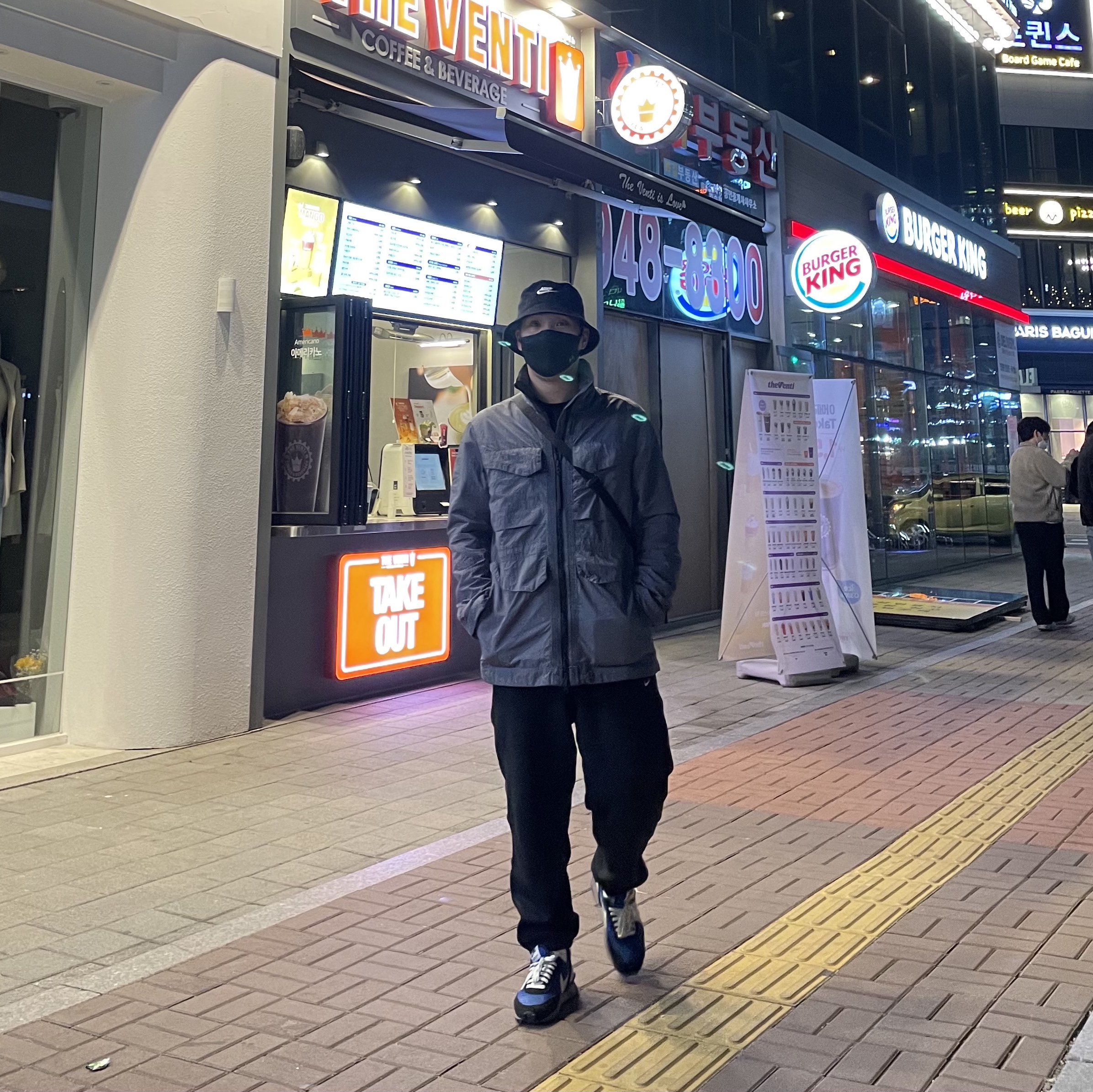 Nike Futura Corduroy Bucket Black, Nike NRG Solo Swoosh Fleece Pants Black White - Asia 착용 스타일
