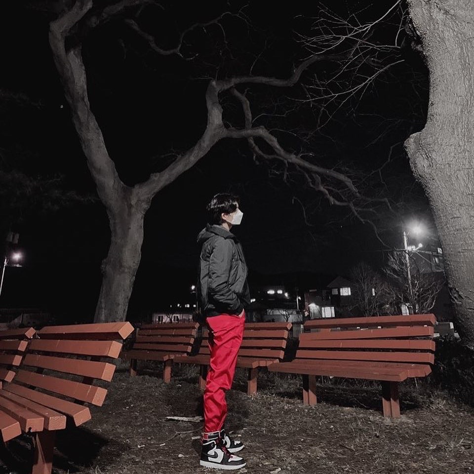 Jordan 1 High React Black White Gym Red 착용 스타일 - 1