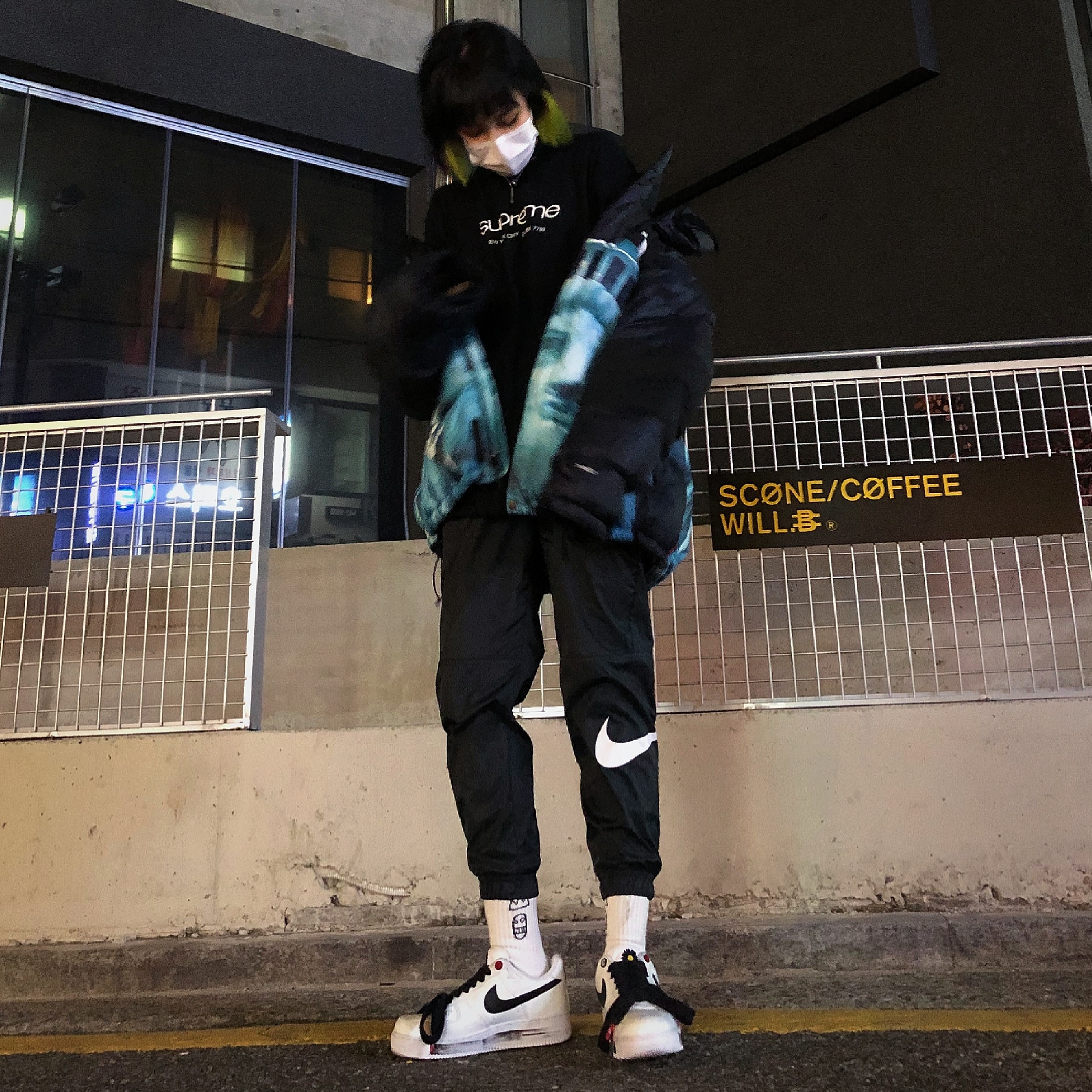 Supreme Shop T-Shirt Black - 20SS, Supreme x The North Face Statue of Liberty Baltoro Jacket Black - 19FW 착용 스타일