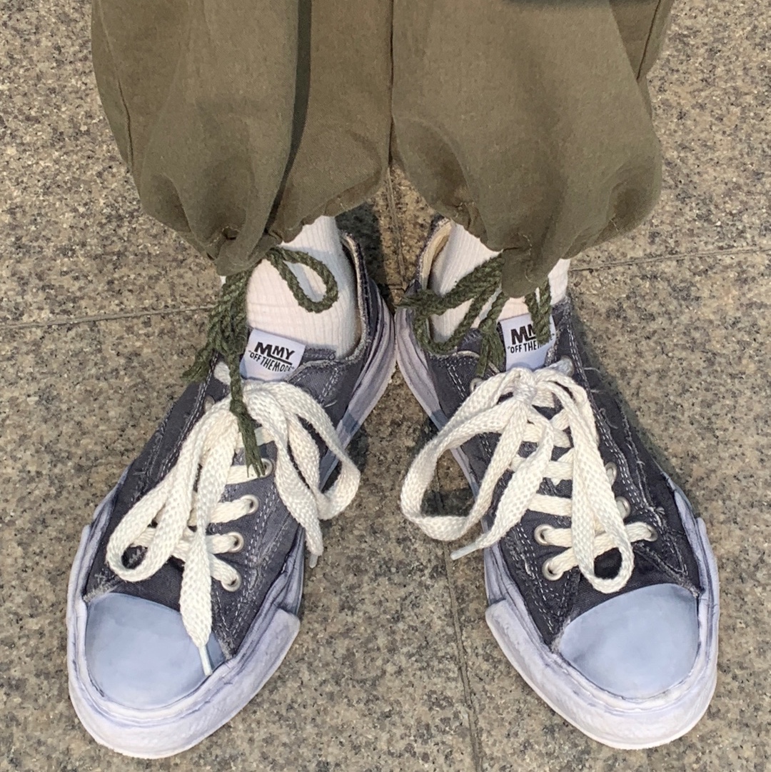 Maison Mihara Yasuhiro Peterson OG Sole Over Dyed Low-top Sneakers Black 착용 스타일