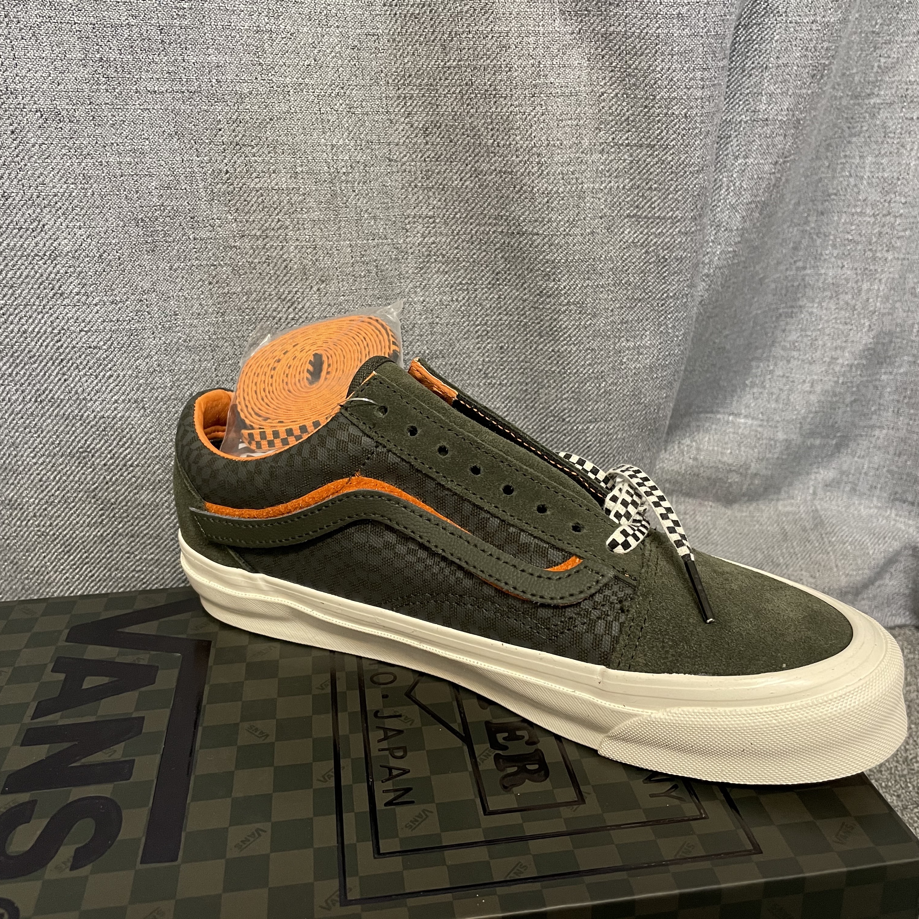 Vans Vault x Porter OG Old Skool LX Forest night 착용 스타일 - 2