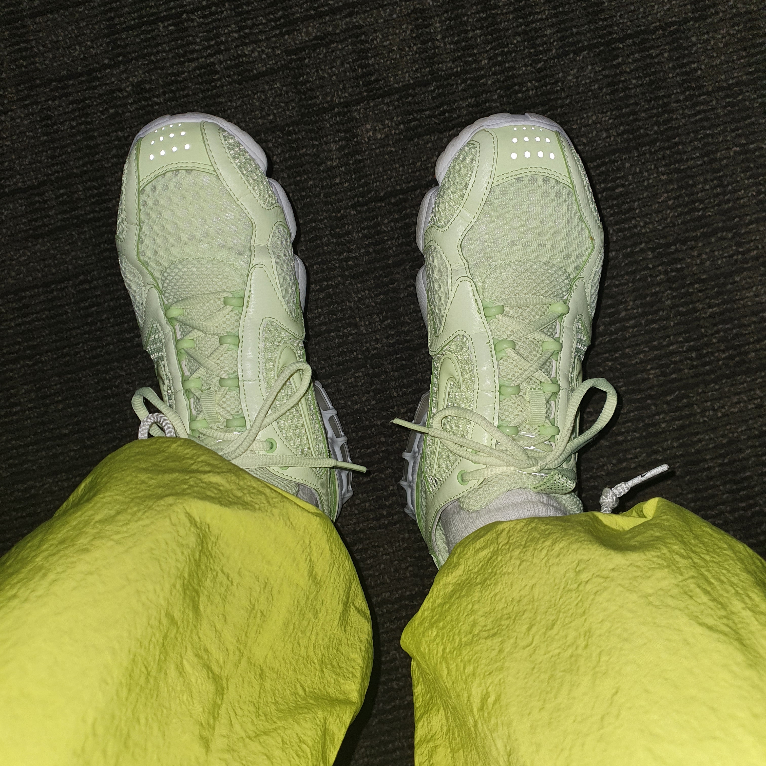 Nike x Stussy Beach Pants Bright Cactus, Nike Air Zoom Spiridon Cage 2 Barely Volt 착용 스타일 - 3