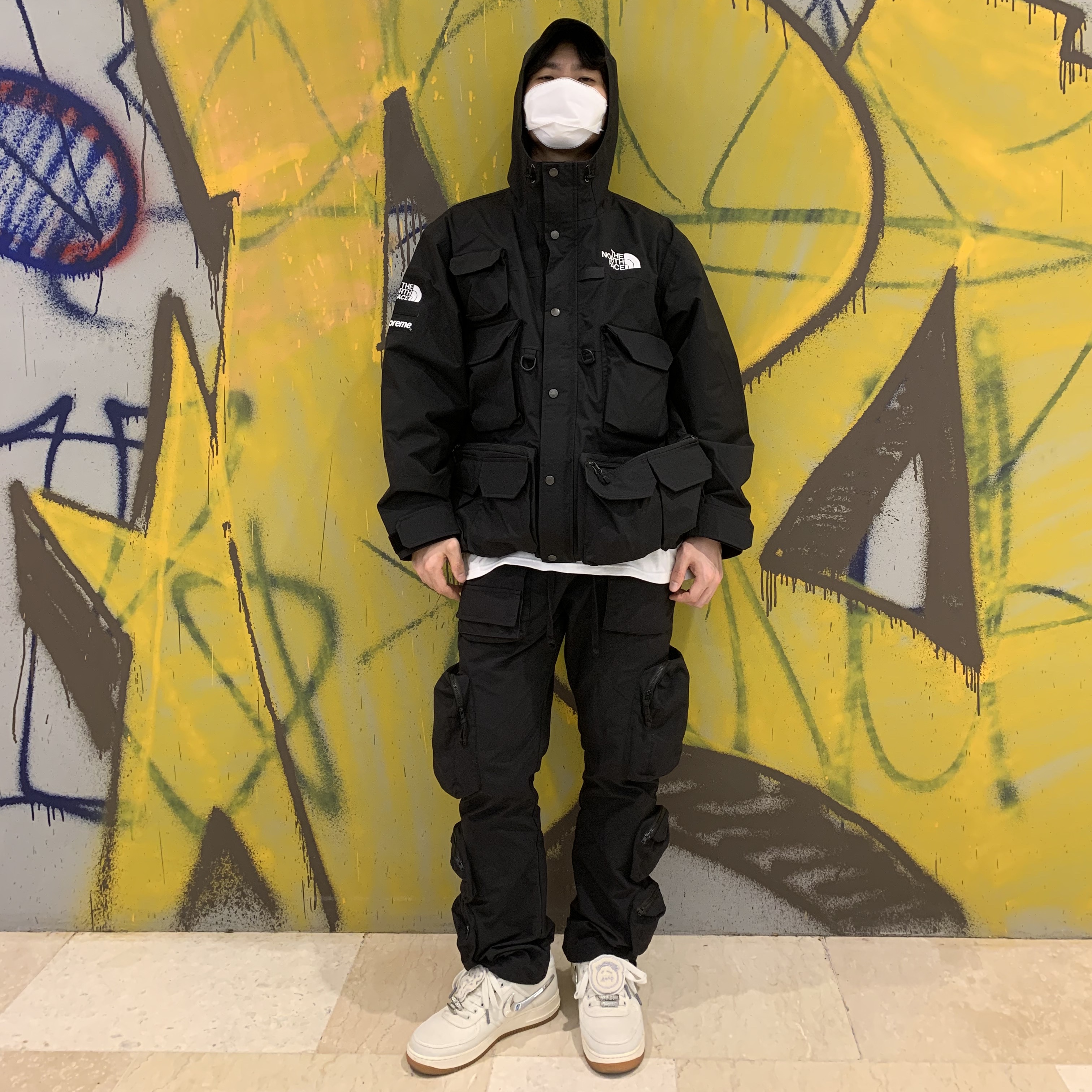 Supreme x The North Face Cargo Jacket Black - 20SS, Nike x Travis Scott Air Force 1 Low Sail 착용 스타일