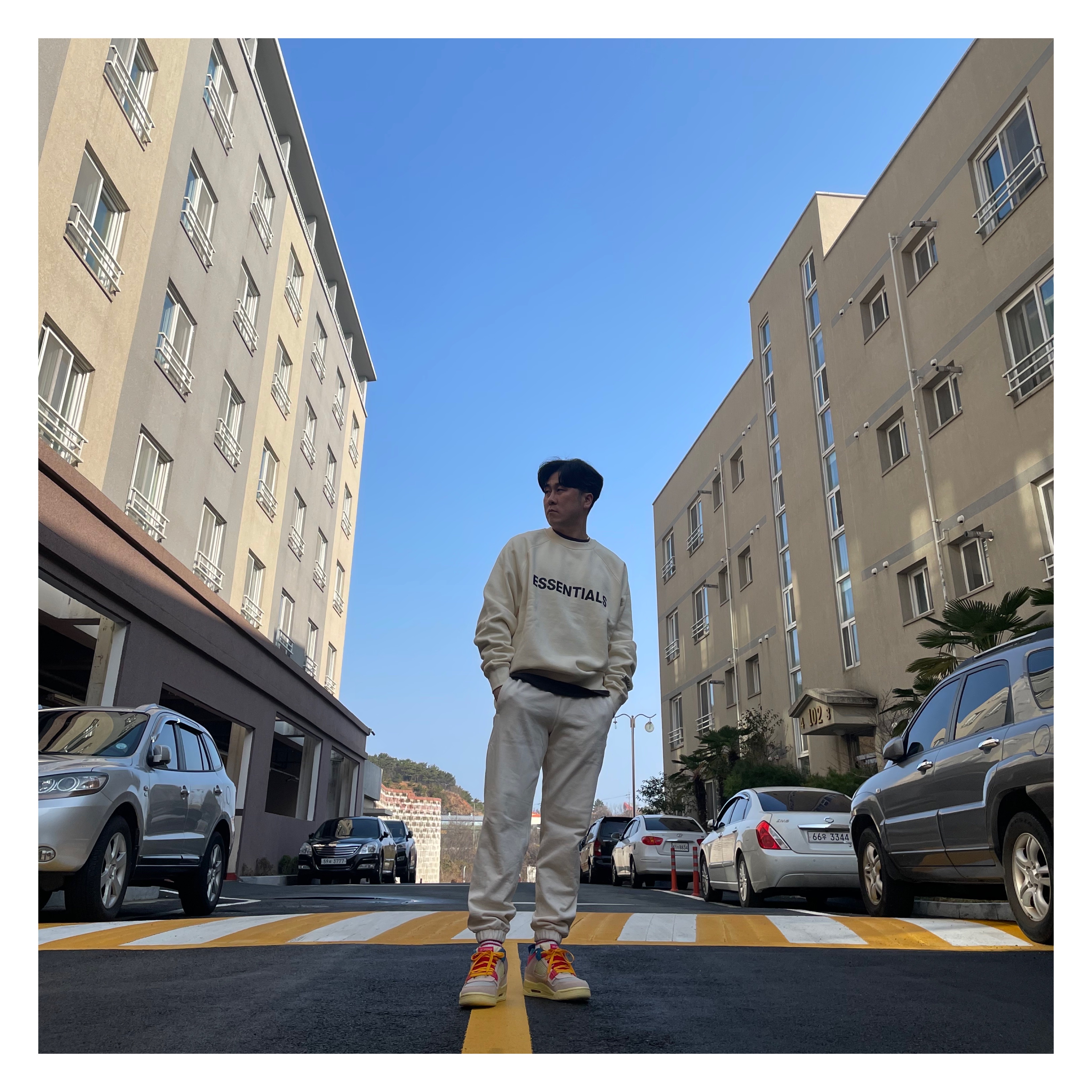Essentials 3D Silicon Applique Crewneck Buttercream 2020, Jordan 4 x Union Retro Guava Ice 착용 스타일 - 1