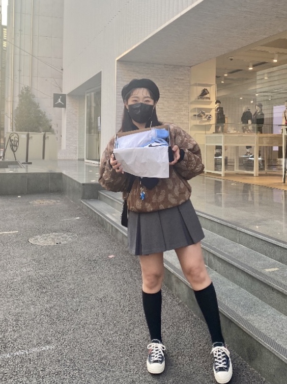 (GS) Jordan 1 Retro High OG University Blue, Converse x Play Comme des Garcons Chuck 70 Ox Black 착용 스타일