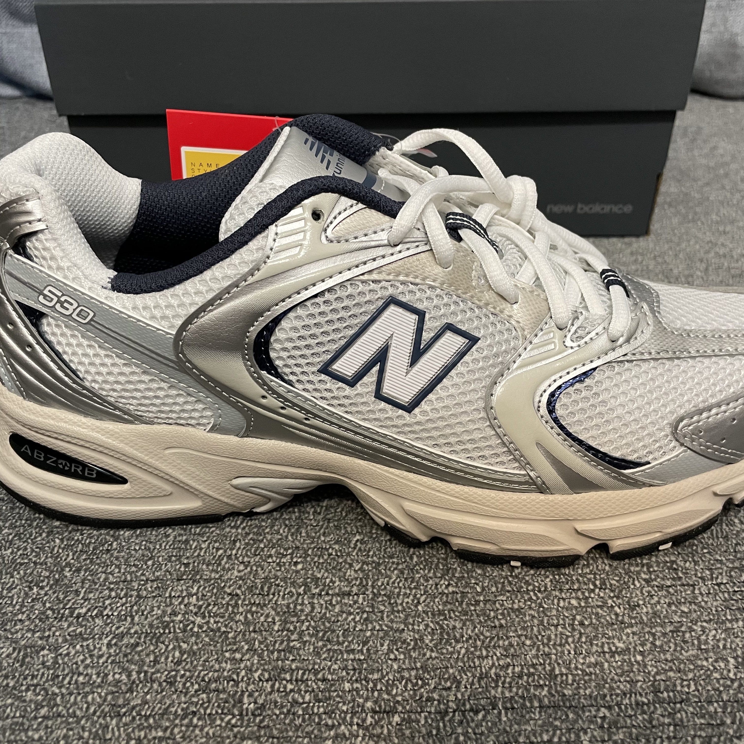 New Balance 530 Steel Grey 착용 스타일 - 3