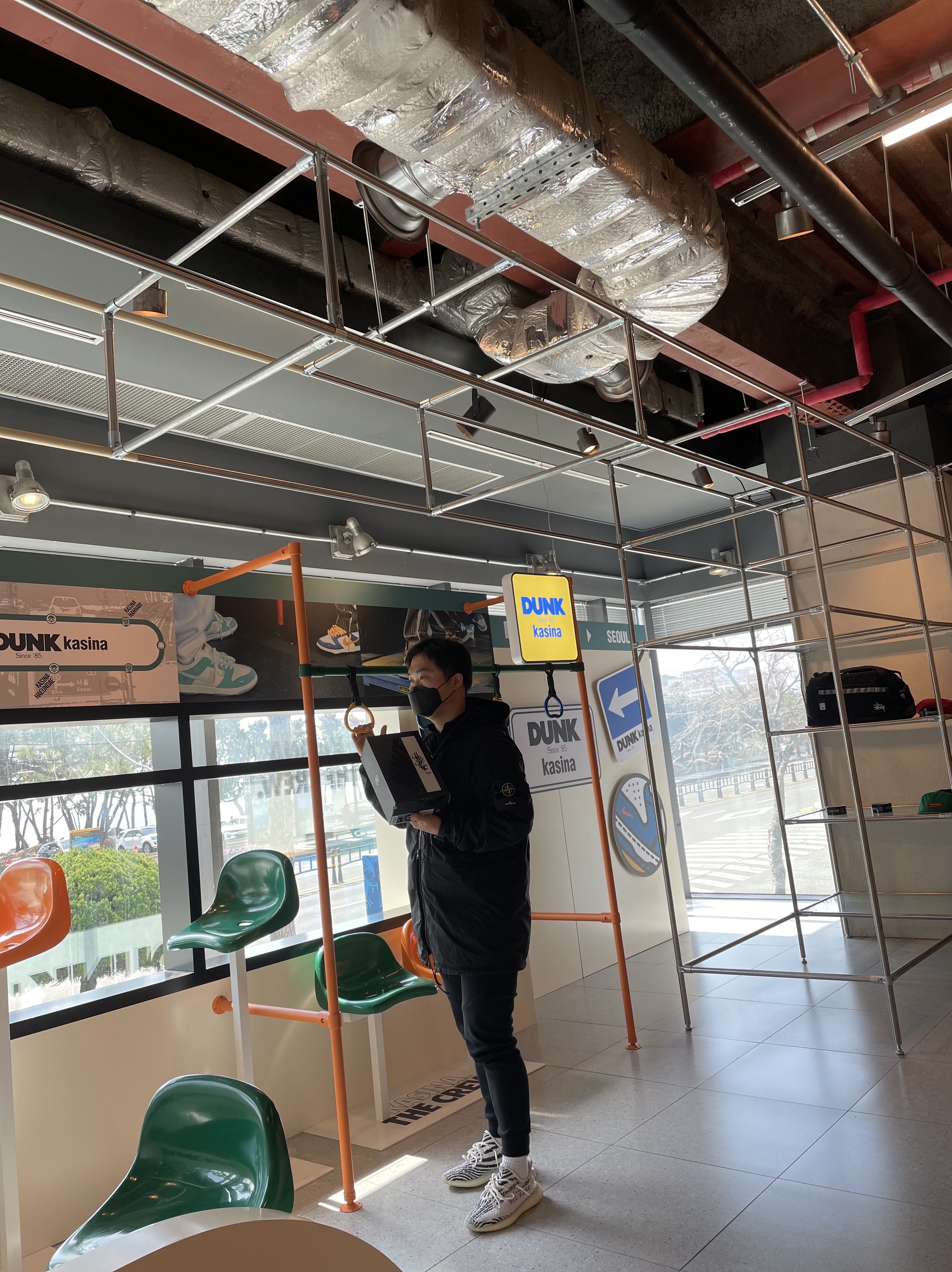 Adidas Yeezy Boost 350 V2 Zebra 2017/2019/2020, Nike x Clot Air Max 1 Net 착용 스타일 - 1