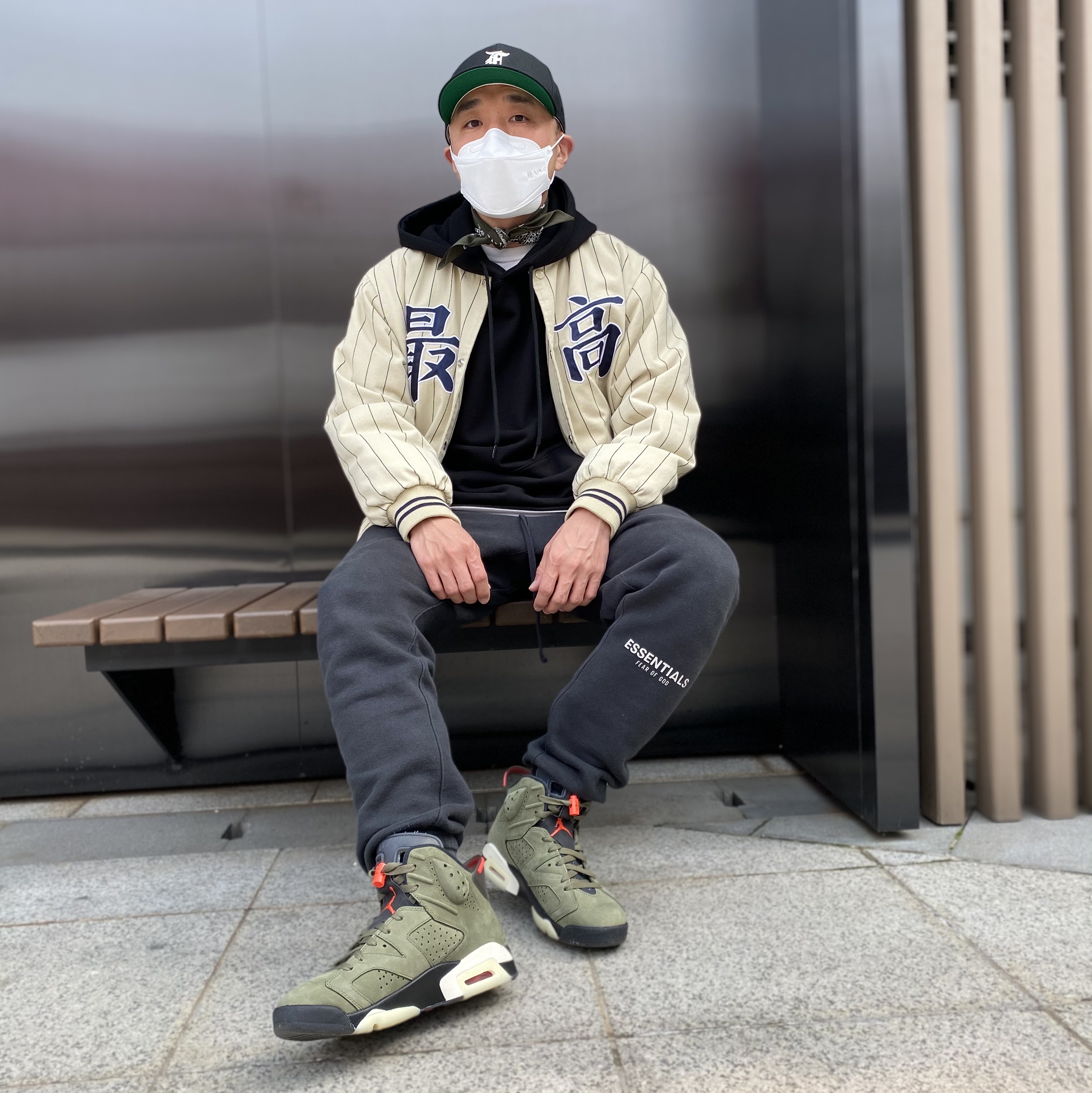 Jordan 6 x Travis Scott Retro Olive, Essentials Sweatpants Dark Slate/Black 2020 착용 스타일