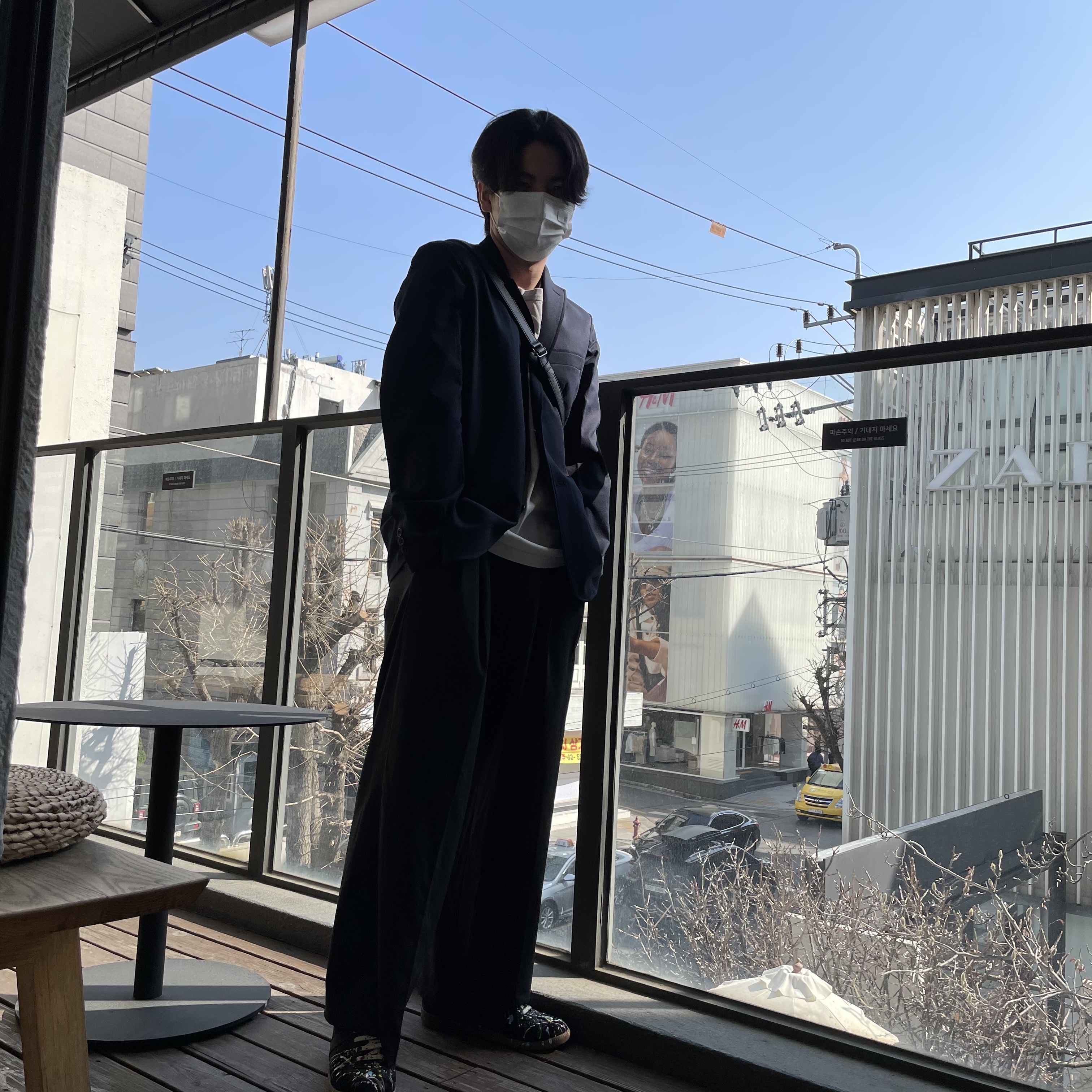 Maison Margiela Replica Paint Drop Sneakers Black 착용 스타일