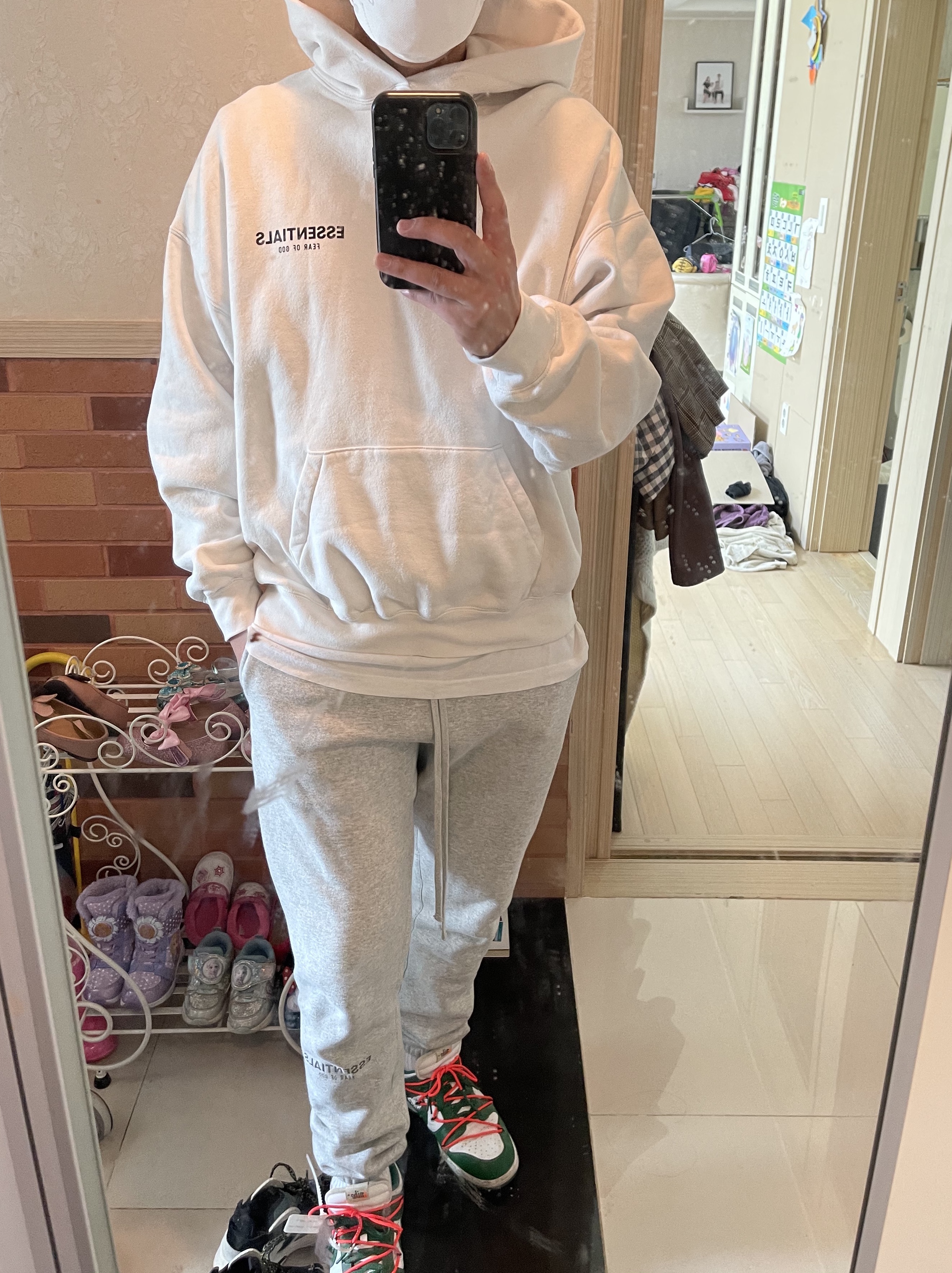 Nike x Off-White Dunk Low Pine Green, Essentials Sweatpants Heather Grey - 20FW 착용 스타일