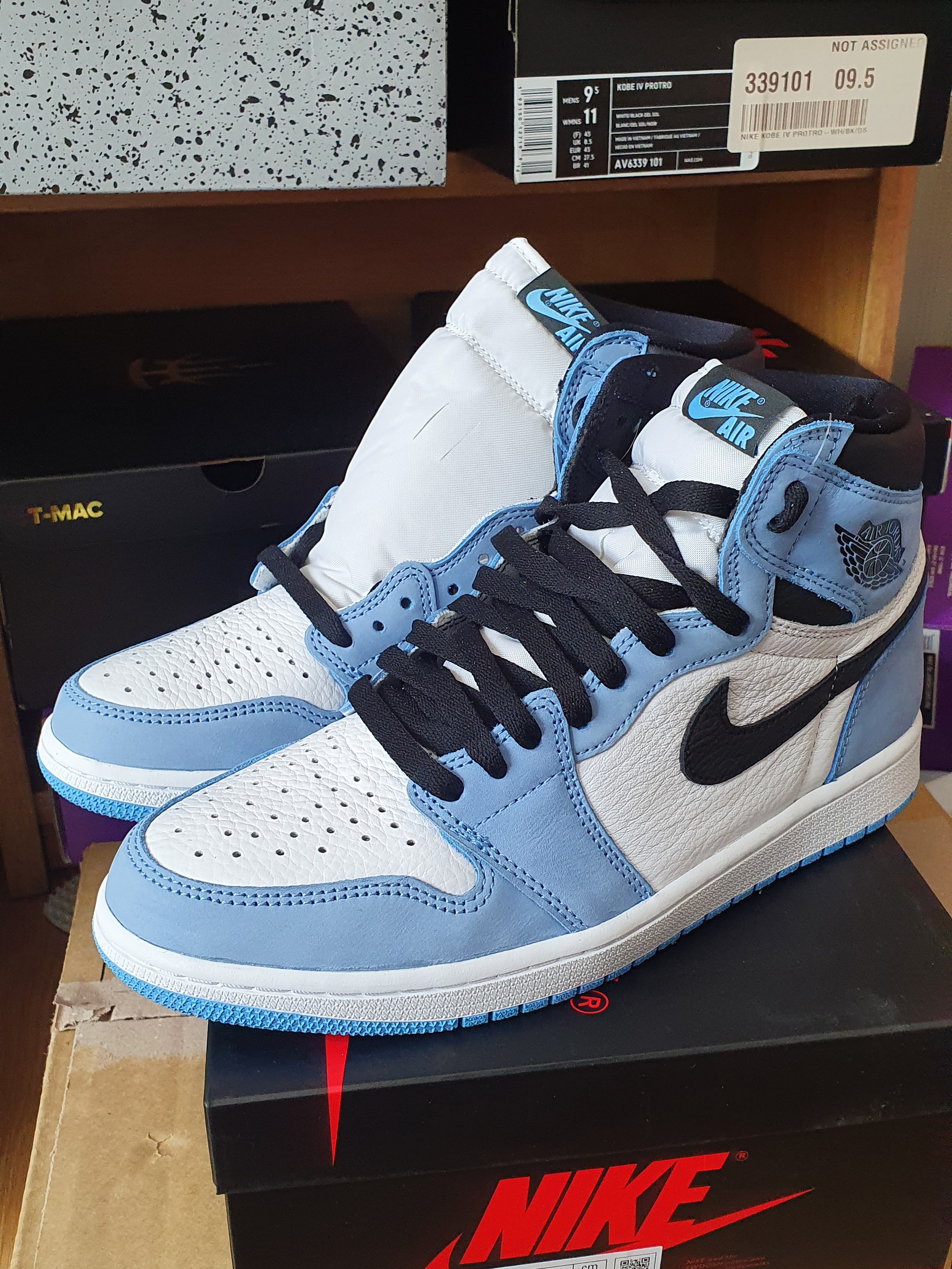 Jordan 1 Retro High OG University Blue 착용 스타일 - 5