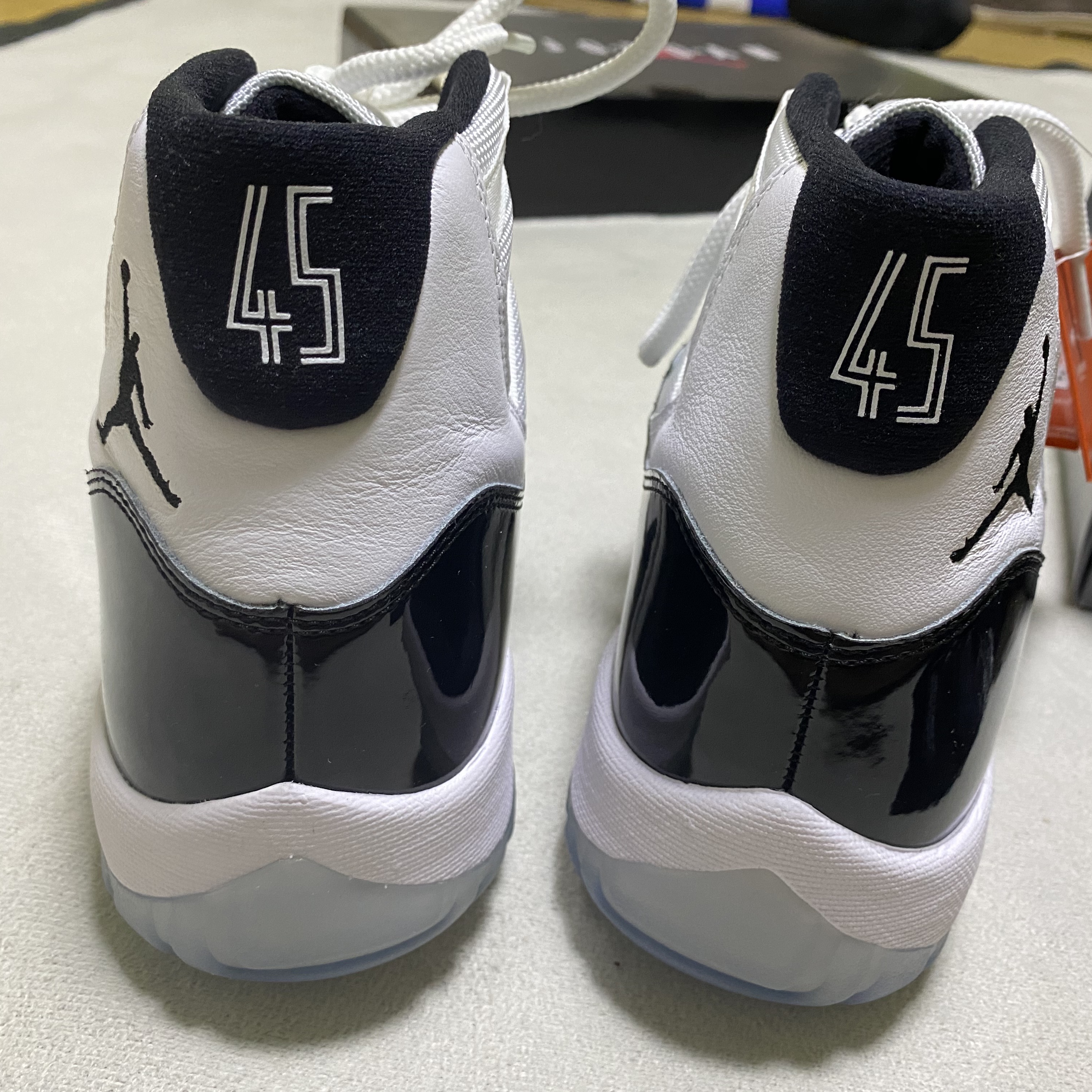 Jordan 11 Retro Concord 2018 착용 스타일 - 2