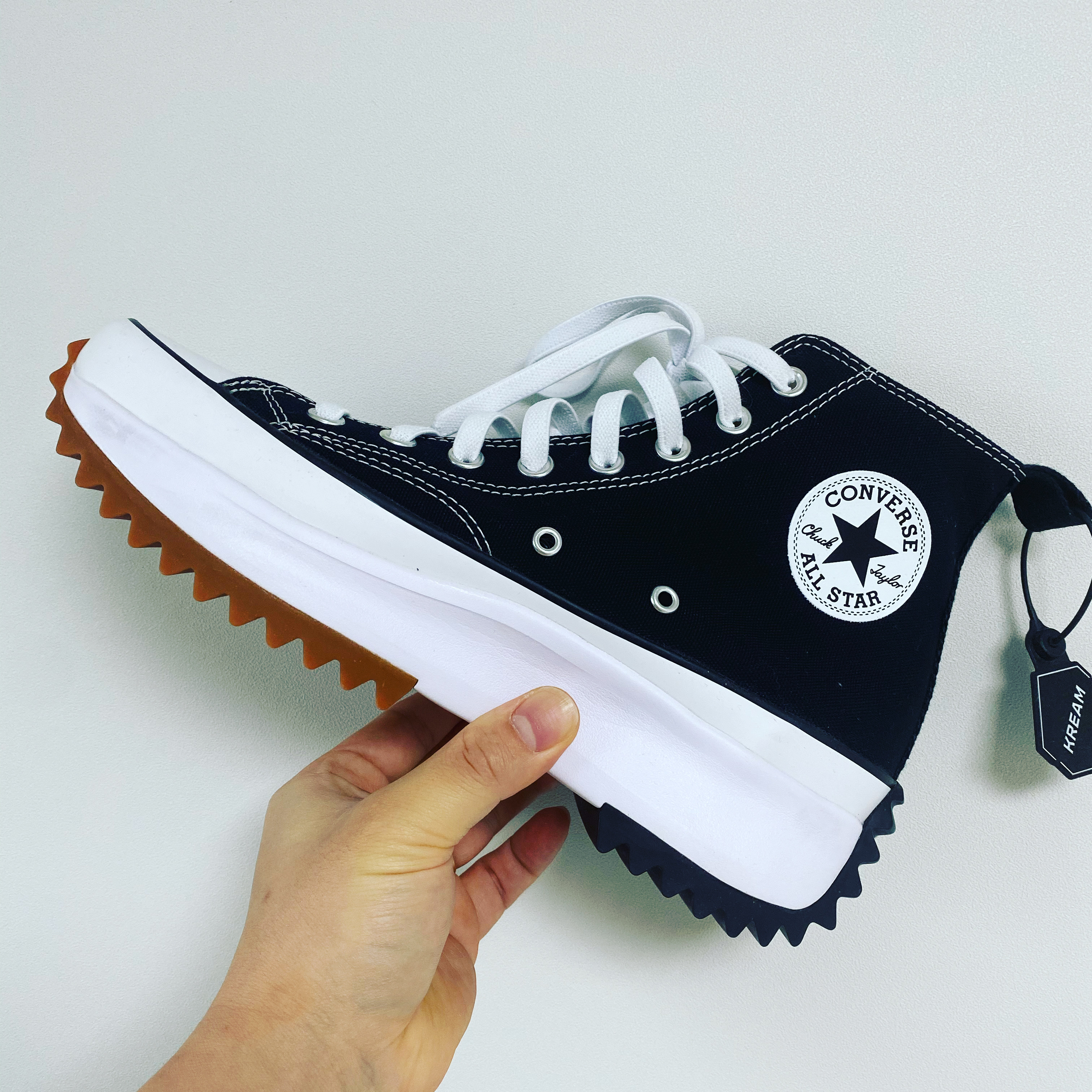 Converse Run Star Hike Hi Black White Gum 착용 스타일