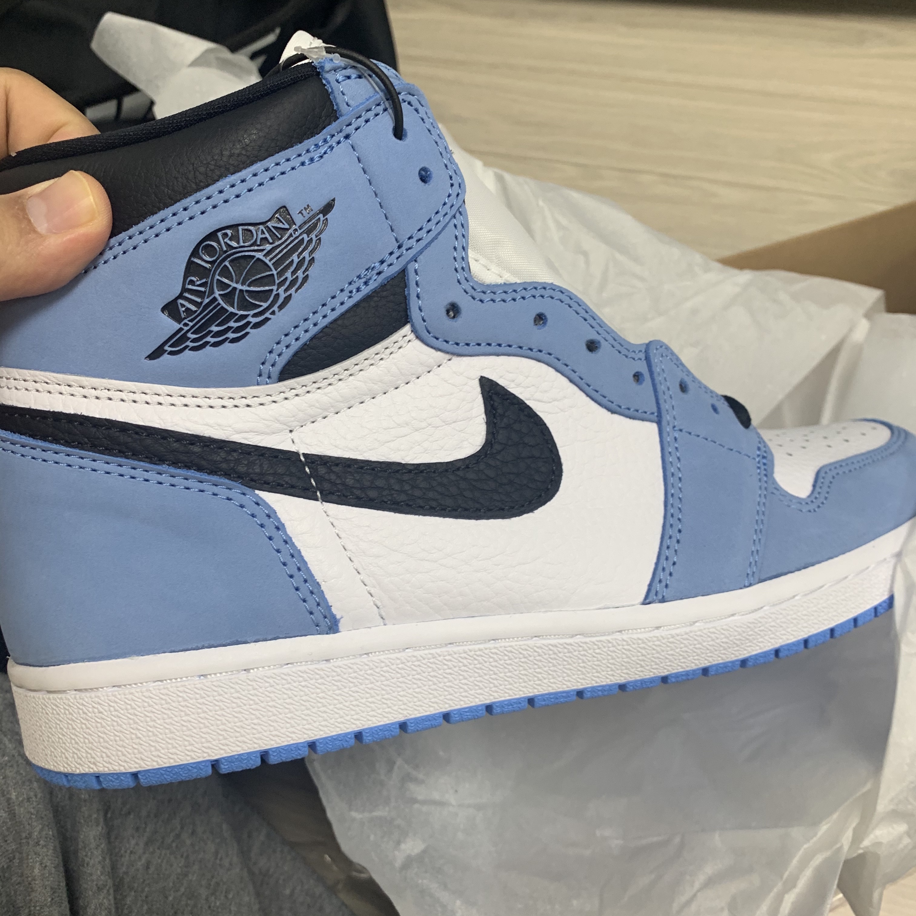 Jordan 1 Retro High OG University Blue 착용 스타일 - 1