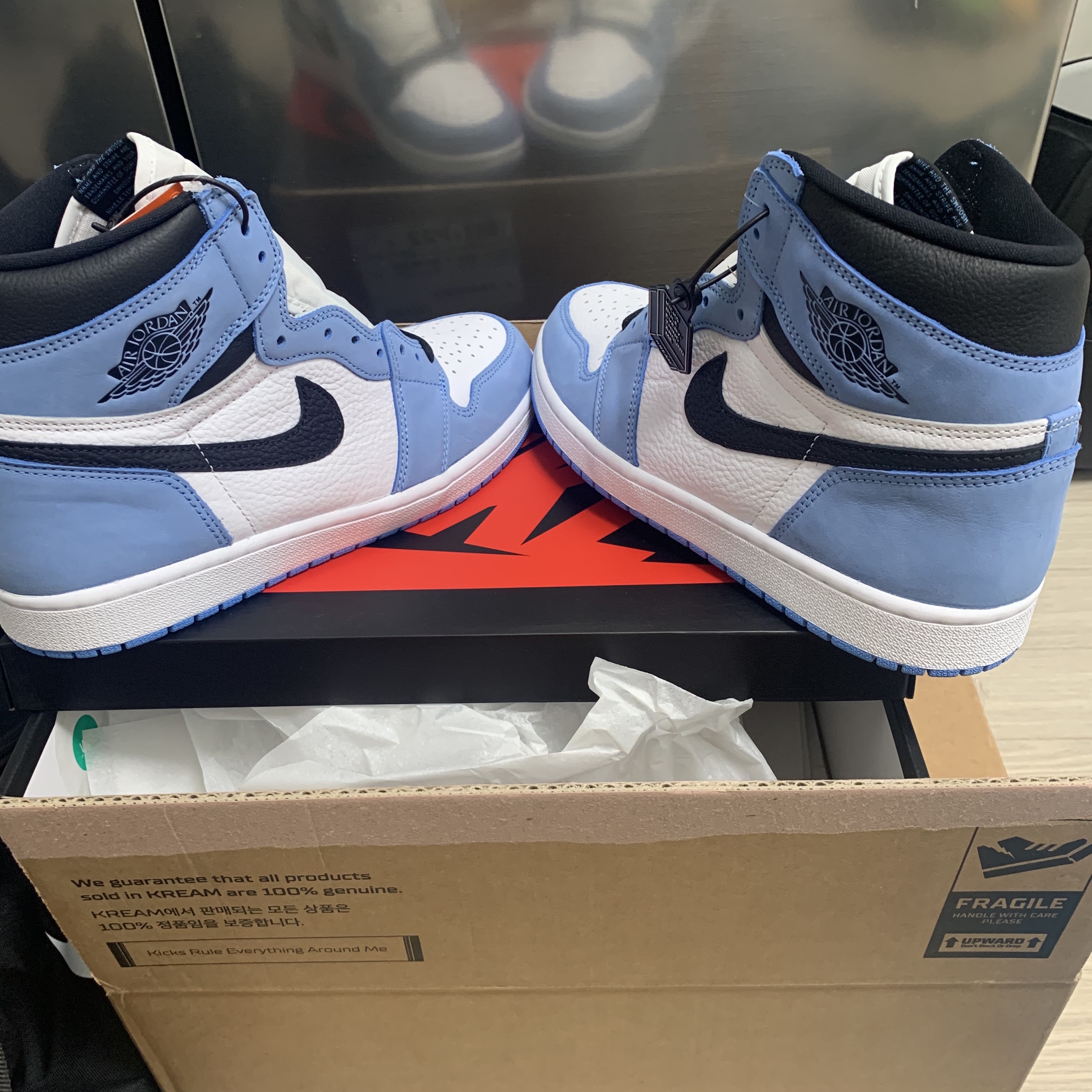 Jordan 1 Retro High OG University Blue 착용 스타일 - 3