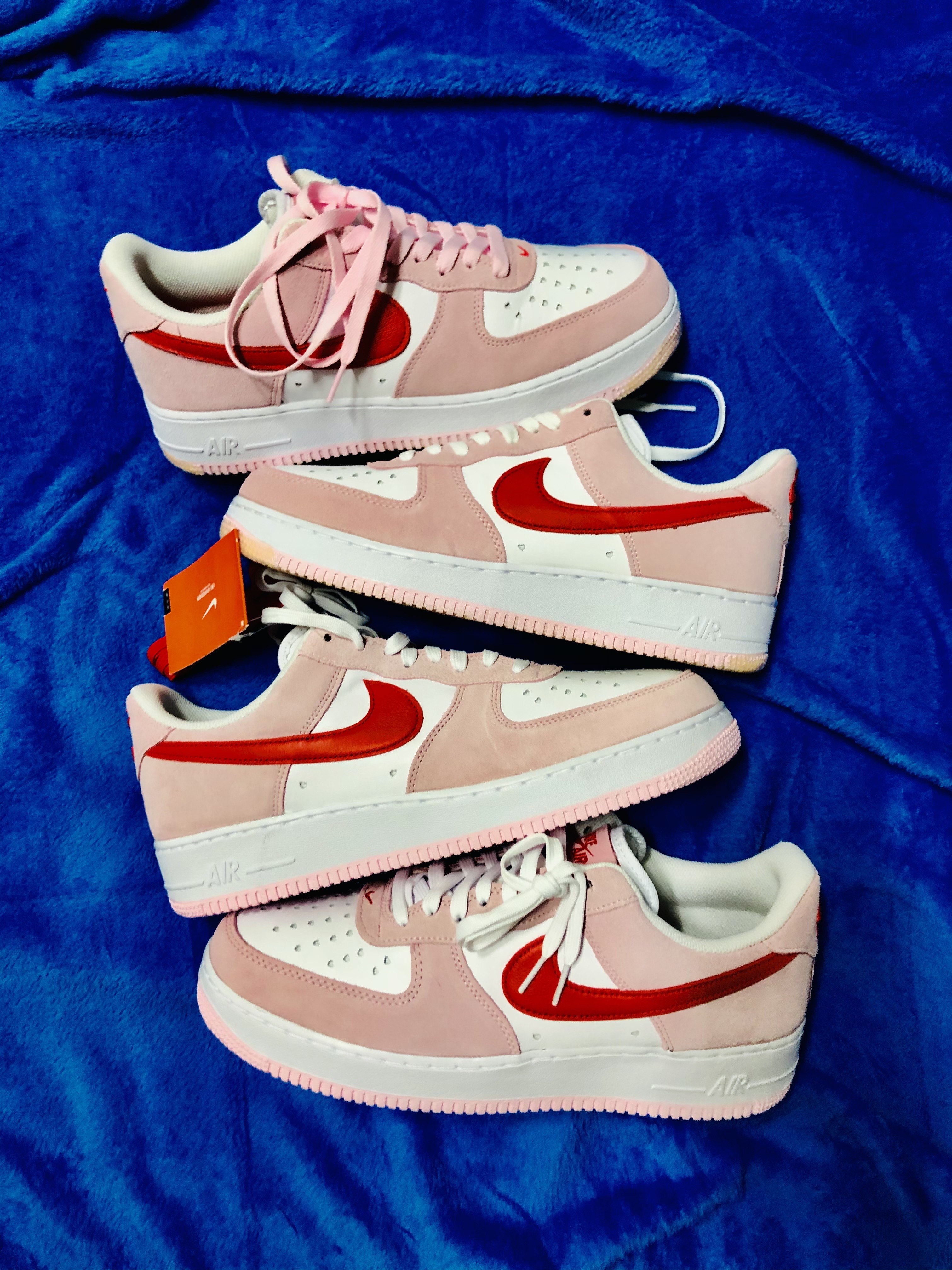 Nike Air Force 1 '07 QS Valentine's Day ์ฐฉ์ฉ ์คํ์ผ - 2