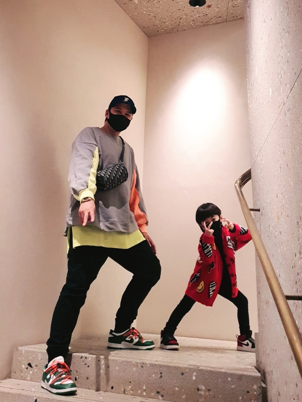 Nike x Off-White Dunk Low Pine Green, Supreme x Stone Island Camo Cargo Pants Black - 19SS 착용 스타일 - 1
