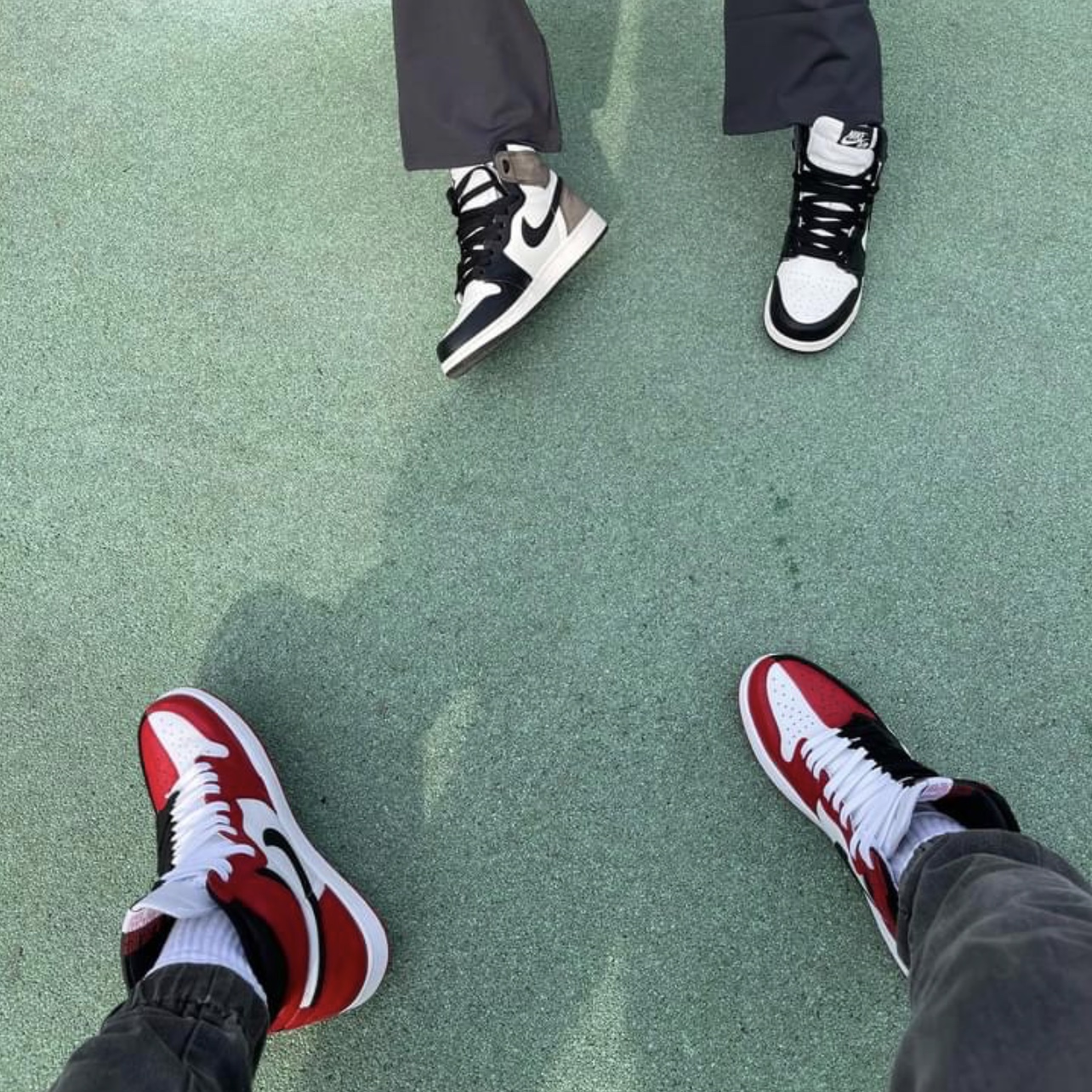 Jordan 1 Retro High Homage To Home Chicago (Numbered), (GS) Jordan 1 Retro High OG Black Mocha 착용 스타일