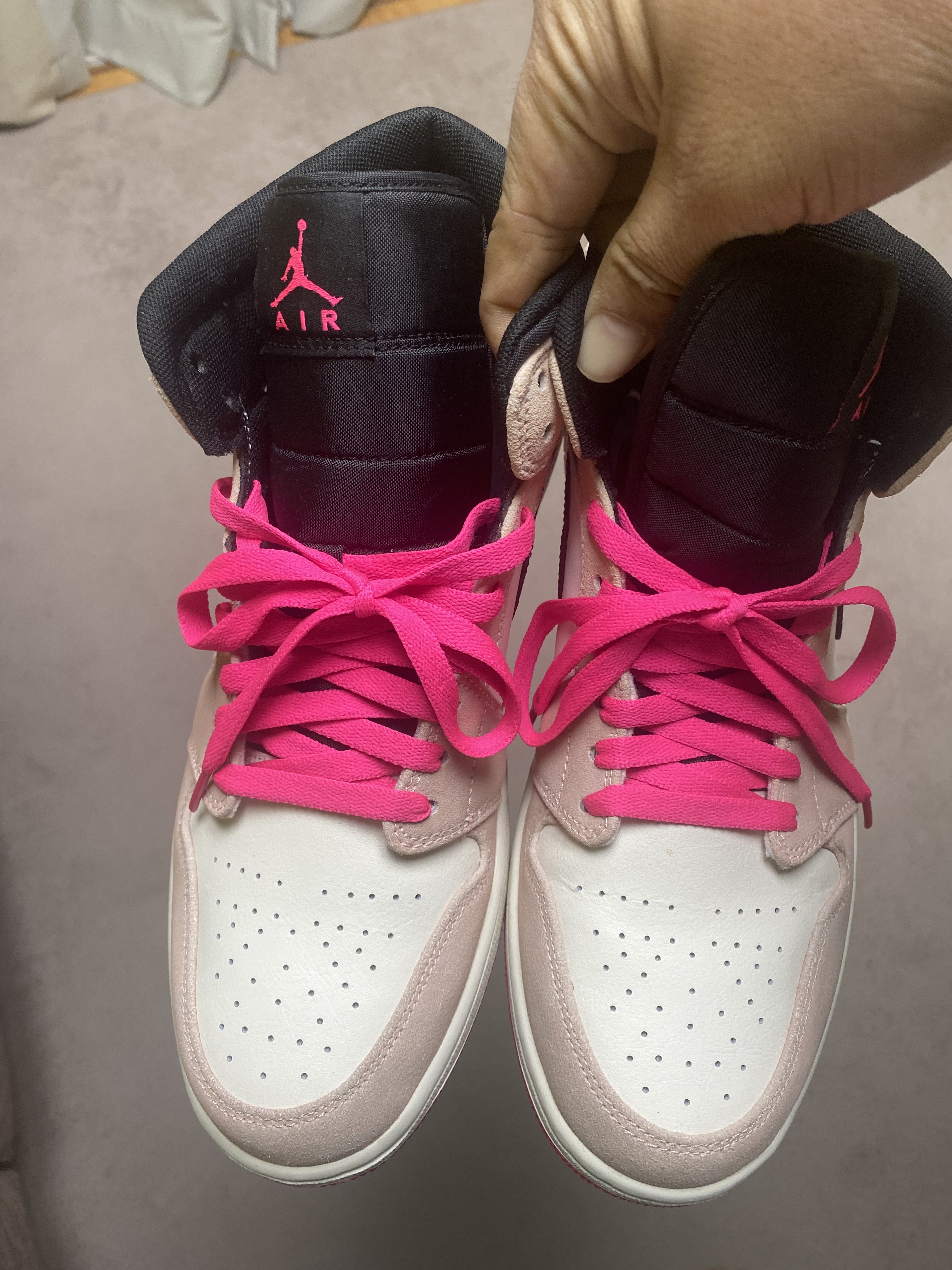 Jordan 1 Mid SE Crimson Tint 착용 스타일 - 3