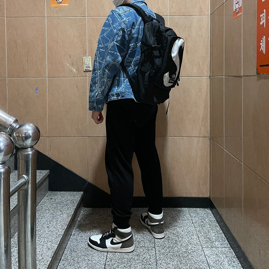 Supreme x The North Face S Logo Expedition Backpack Black - 20FW, Jordan 1 Retro High OG Black Mocha 착용 스타일
