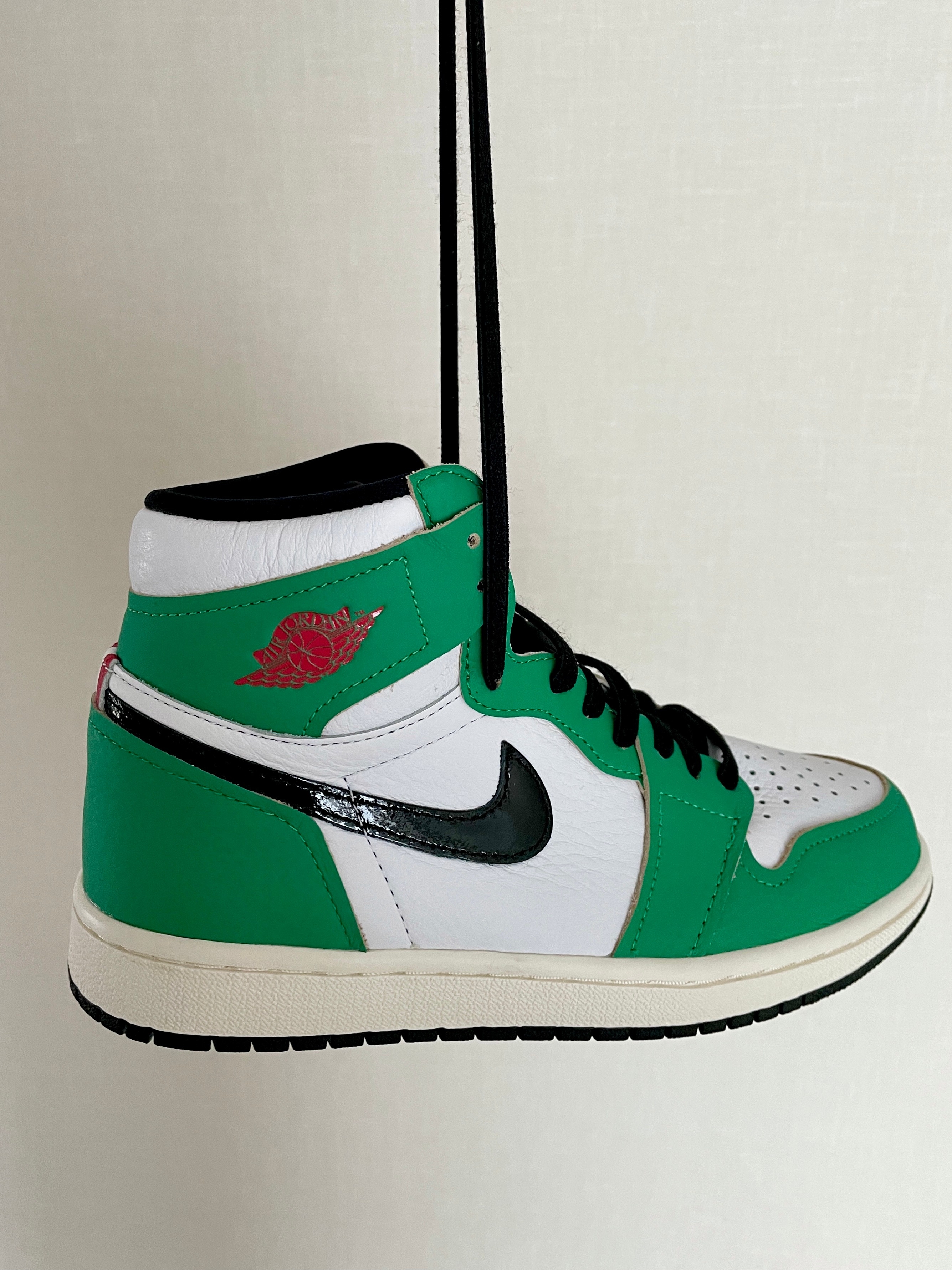 (W) Jordan 1 Retro High OG Lucky Green, Nike x Stussy Cuff Beanie Black 착용 스타일 - 3