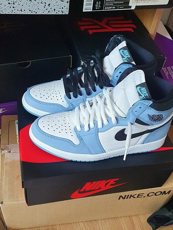 Jordan 1 Retro High OG University Blue 착용 스타일 - 2