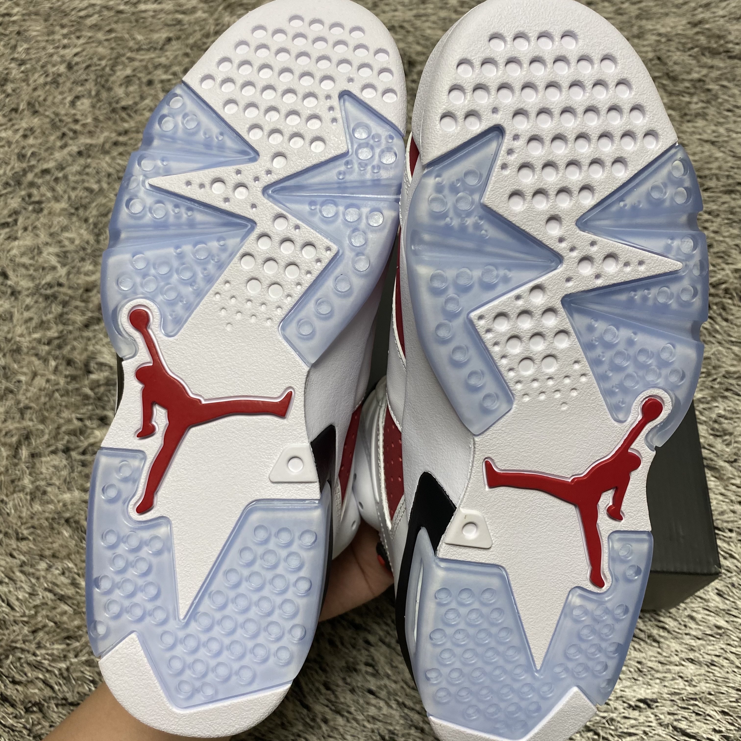 Jordan 6 Retro Carmine 2021 착용 스타일 - 5