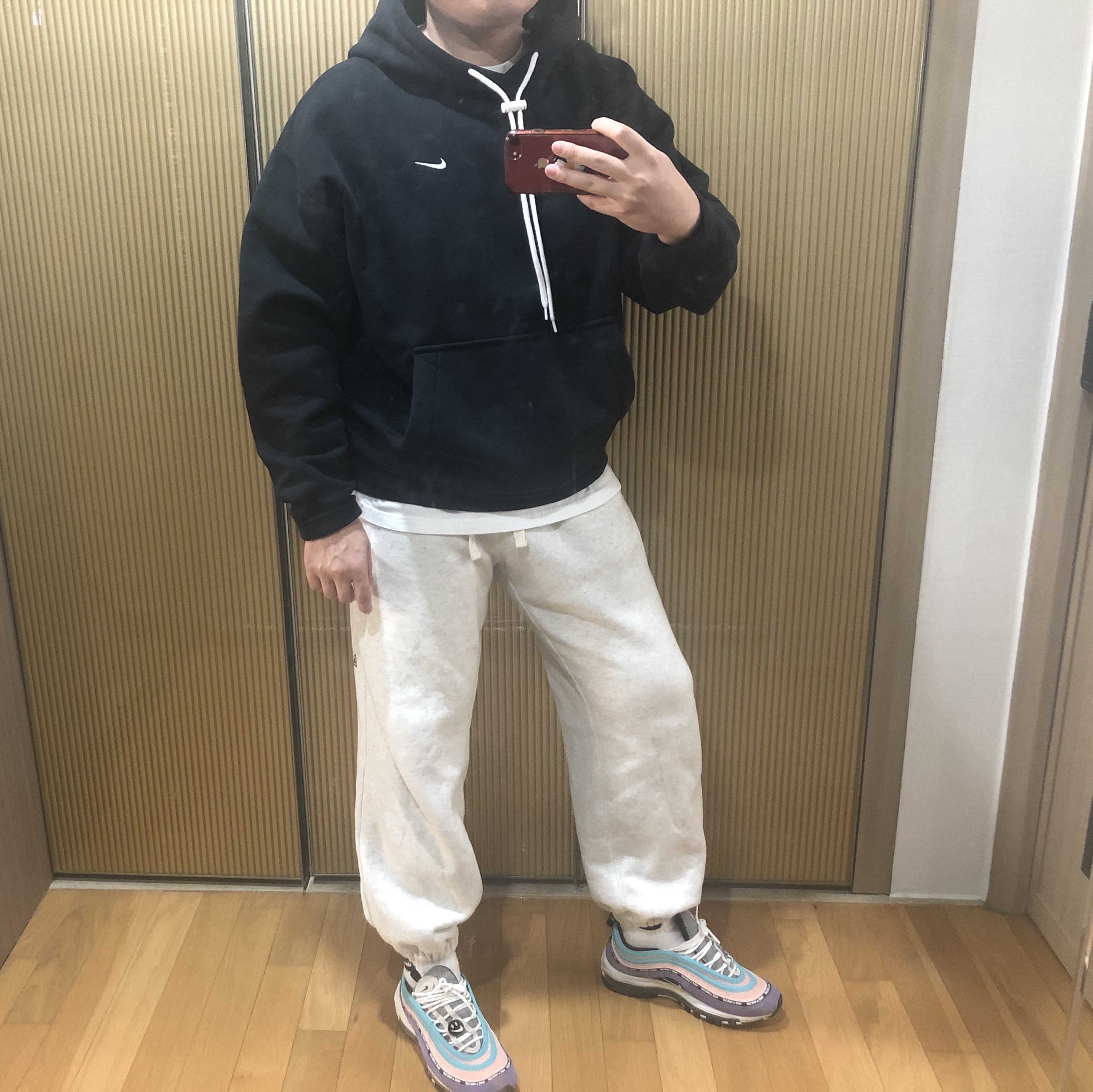 Nike Air Max 97 Have a Nike Day, Nike M NRG Hoodie Black White 착용 스타일