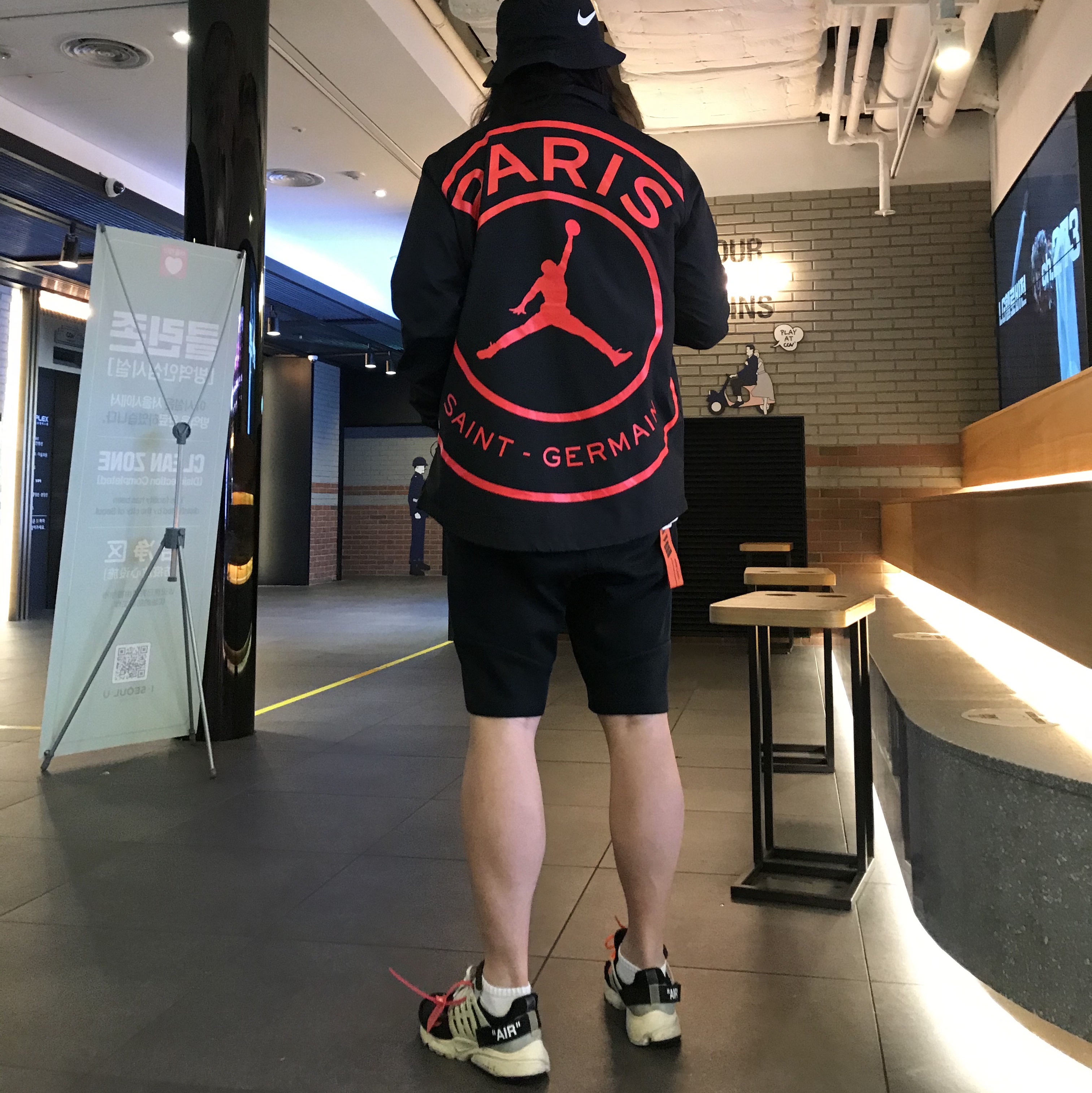 Nike x Off-White Air Presto OG The Ten, Jordan x Paris Saint-Germain Coach Jacket Black White 착용 스타일