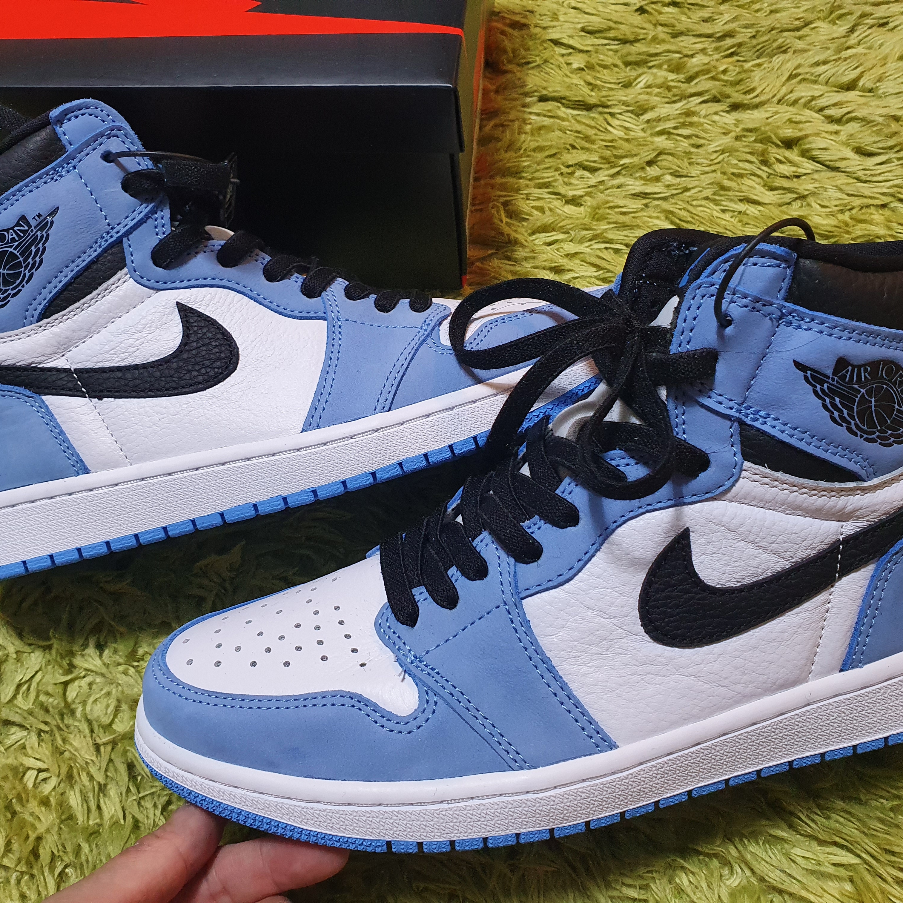 Jordan 1 Retro High OG University Blue 착용 스타일 - 1