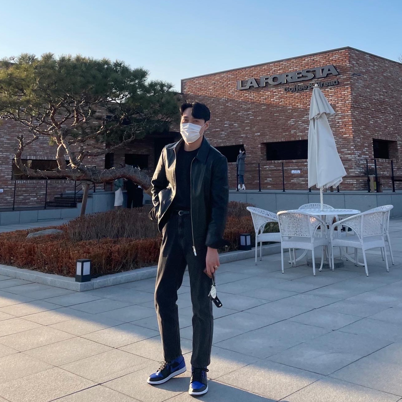 (GS) Jordan 1 Mid Black Hyper Royal 착용 스타일