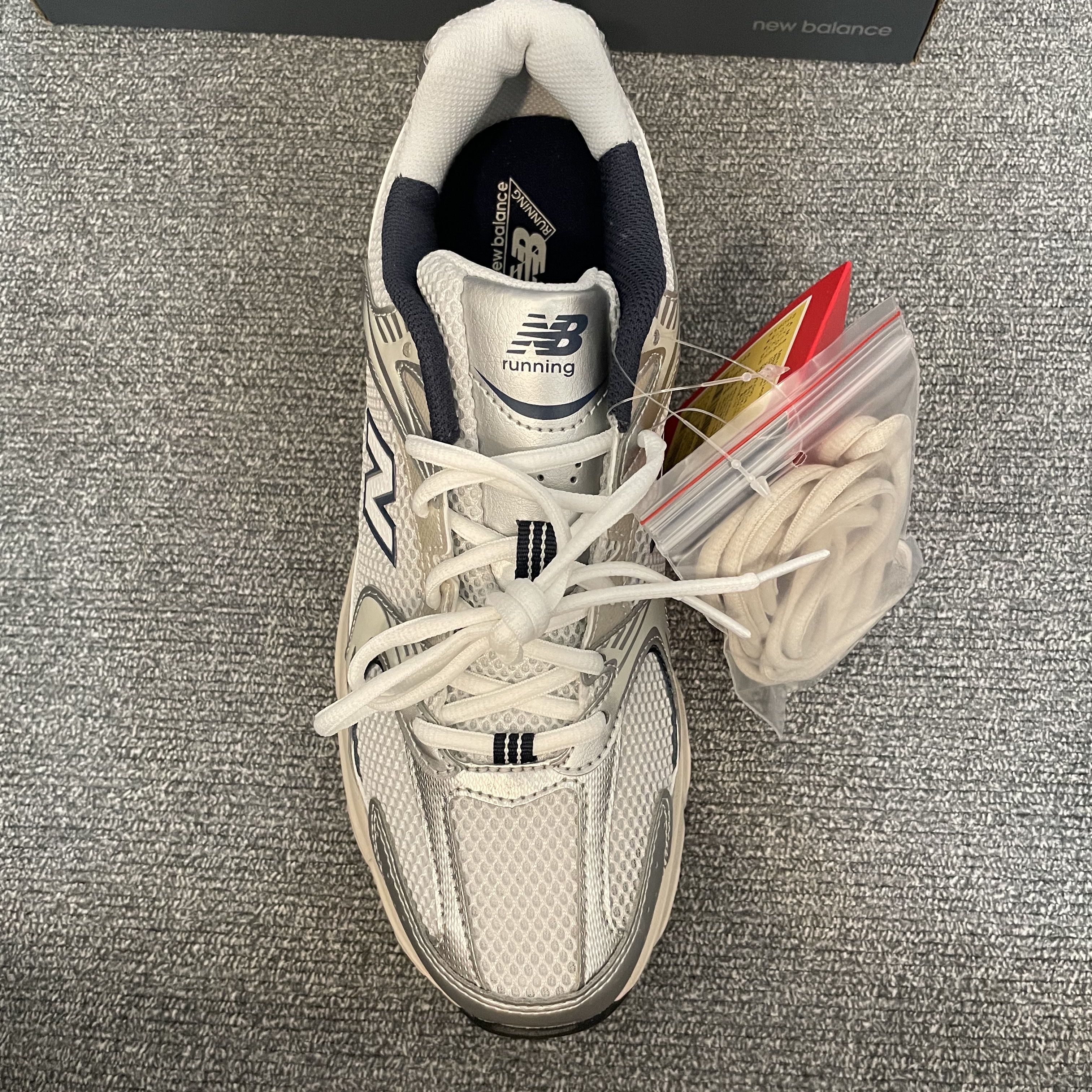New Balance 530 Steel Grey 착용 스타일 - 2