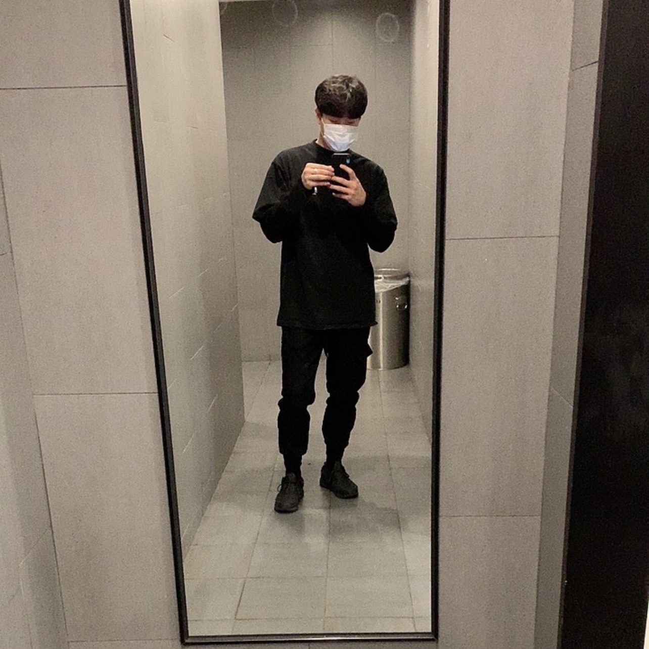 New Balance 878 Triple Black 착용 스타일