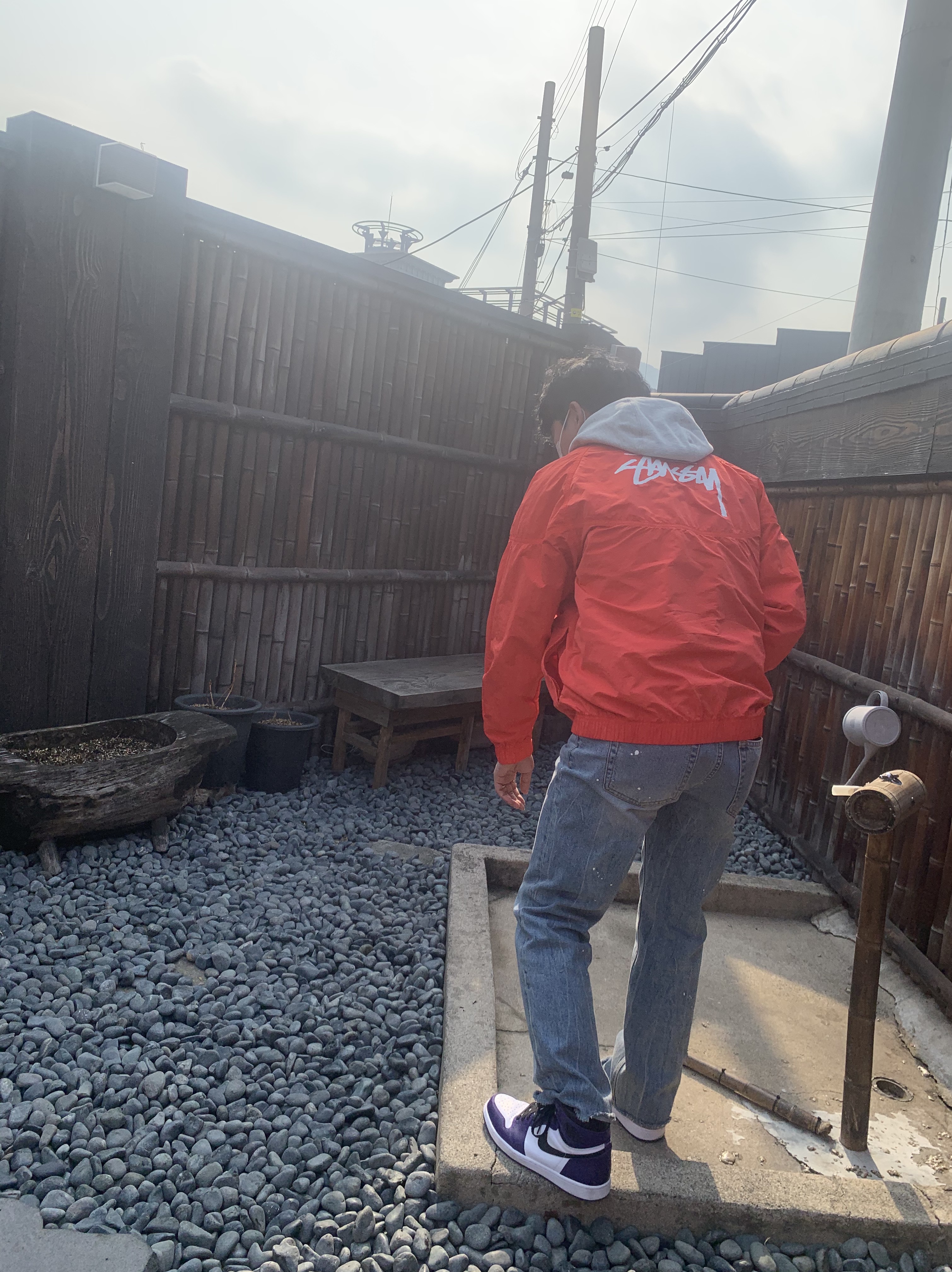 Jordan 1 Retro High OG Court Purple 2020, Nike x Stussy Windrunner Jacket Habanero Red 착용 스타일