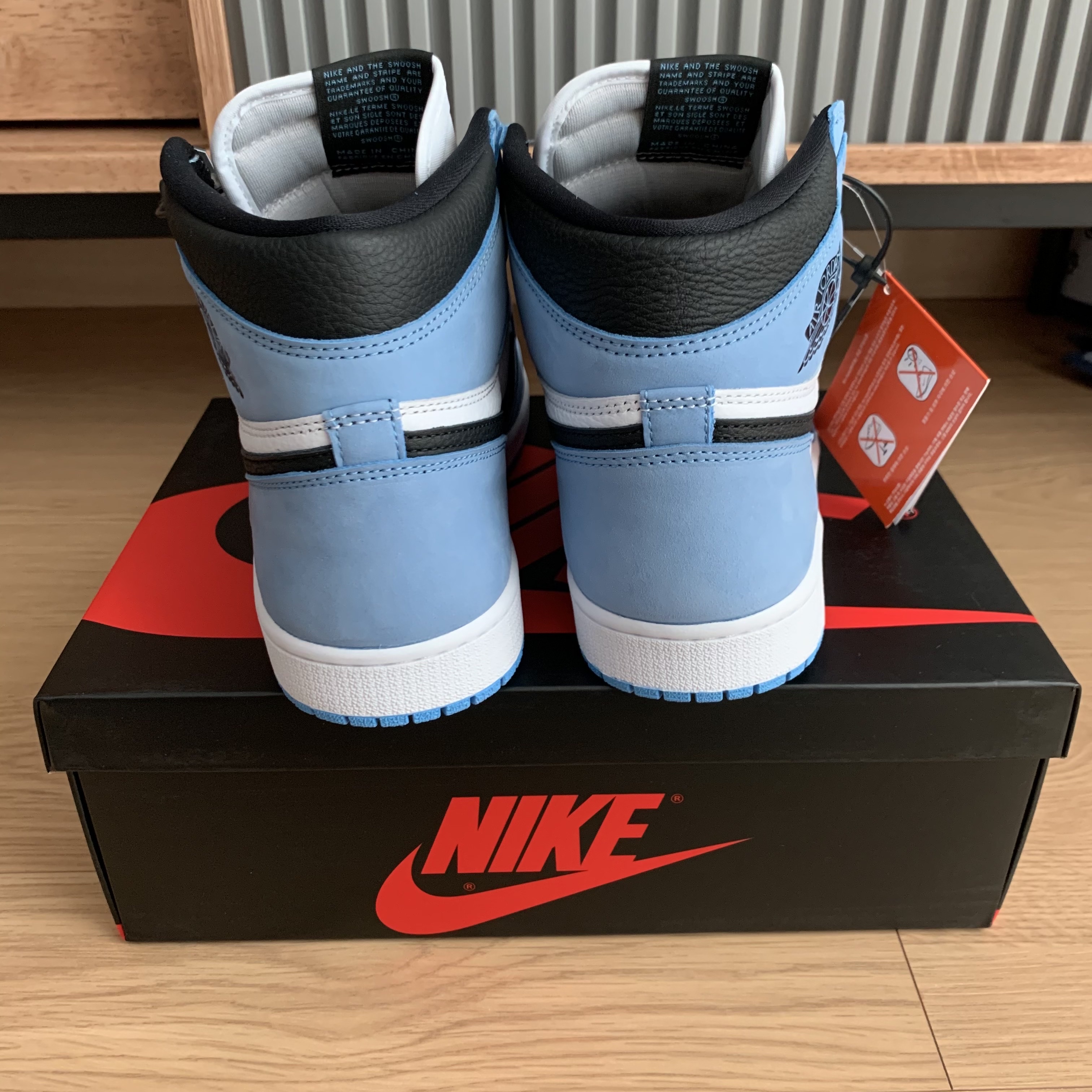 Jordan 1 Retro High OG University Blue 착용 스타일 - 4