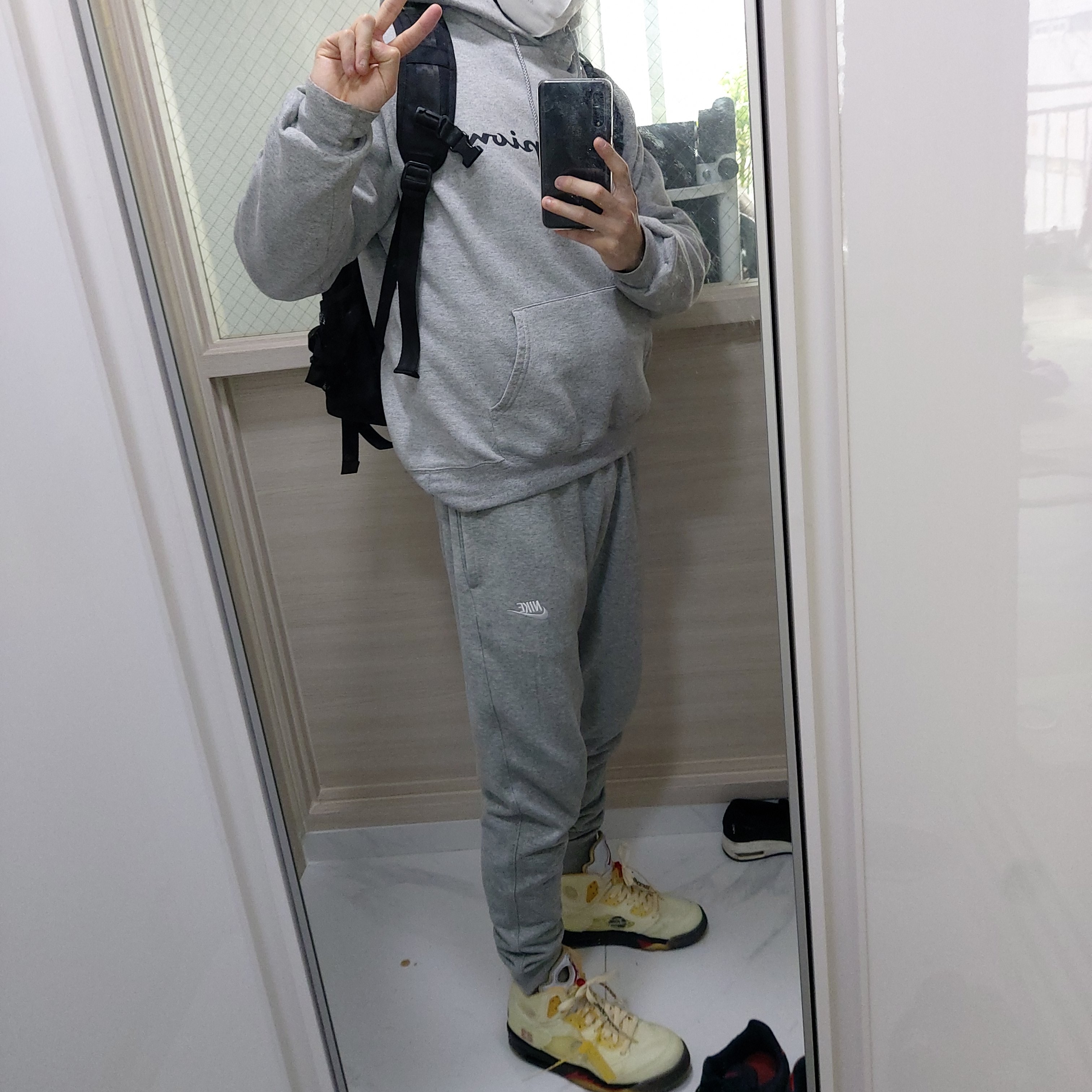 Jordan 5 x Off-White Retro SP Sail Fire Red 착용 스타일