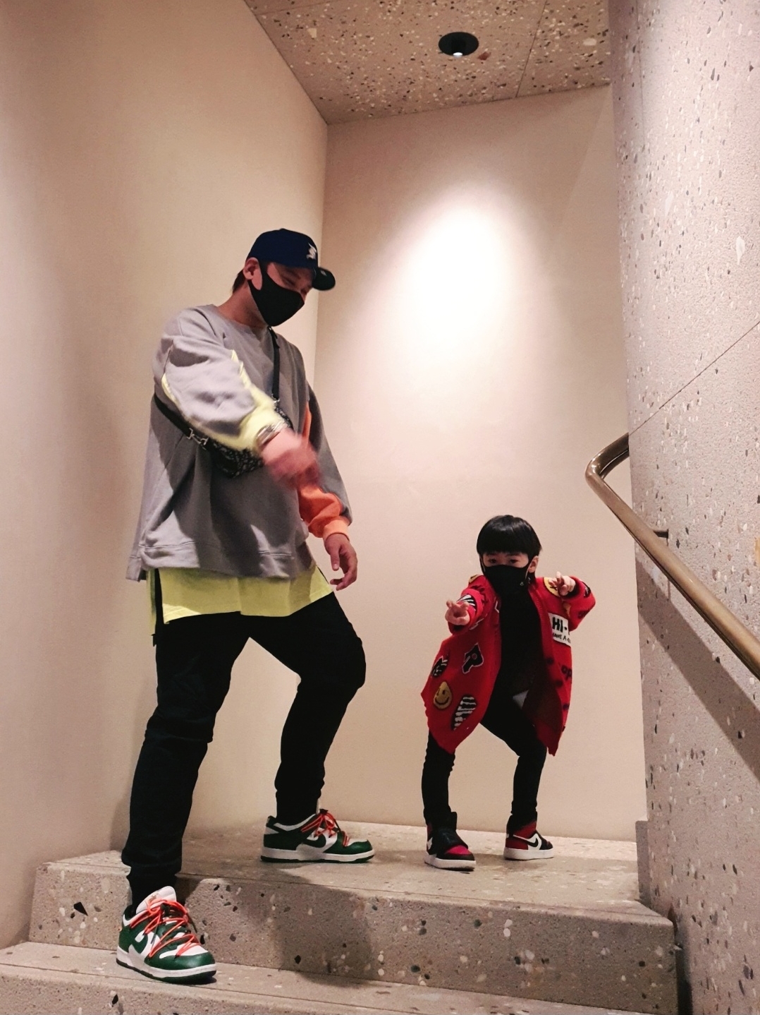 Nike x Off-White Dunk Low Pine Green, Supreme x Stone Island Camo Cargo Pants Black - 19SS 착용 스타일 - 3