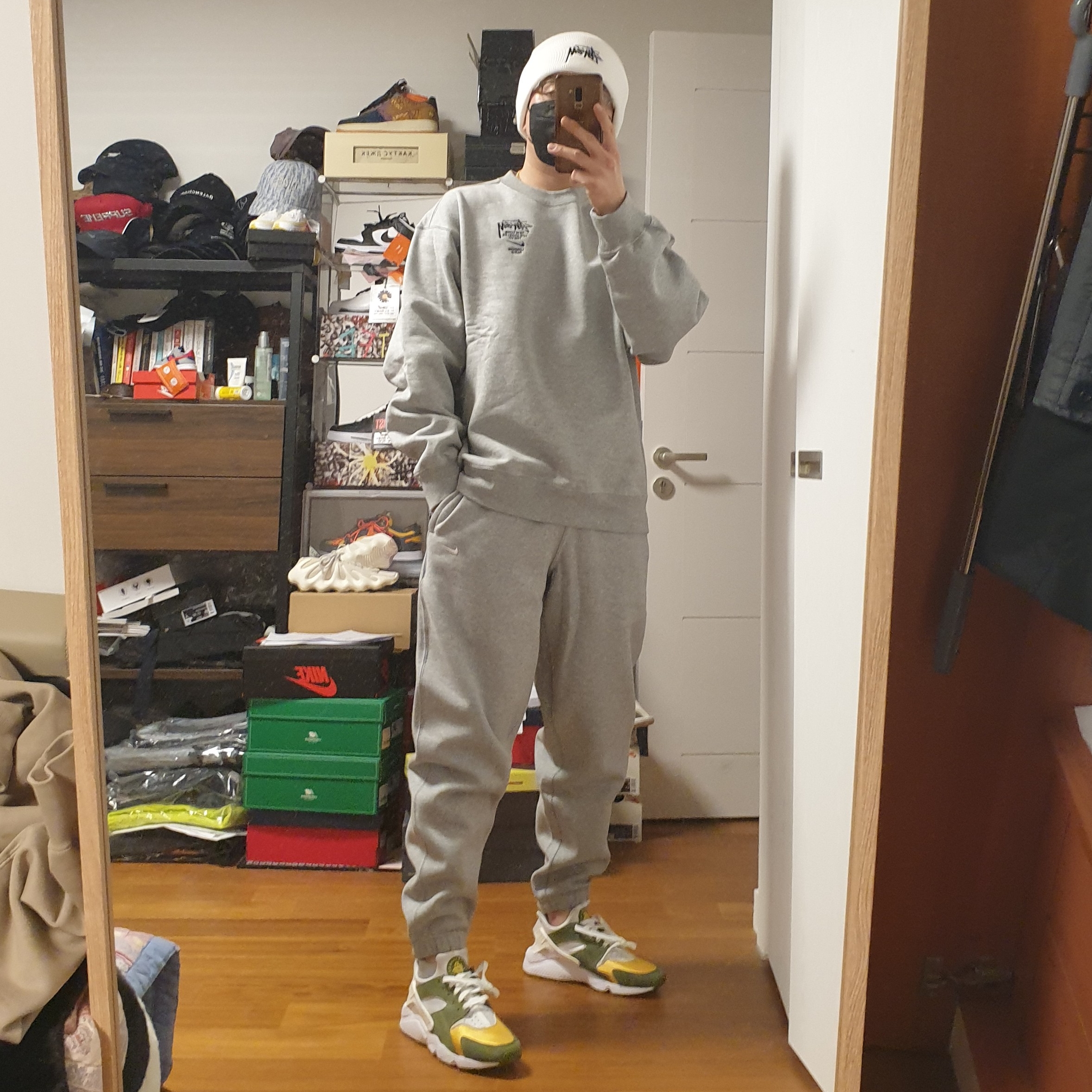 Nike x Stussy NRG ZR Fleece Crewneck Heather Grey - US/EU, Nike x Stussy Air Huarache LE Dark Olive 착용 스타일 - 1