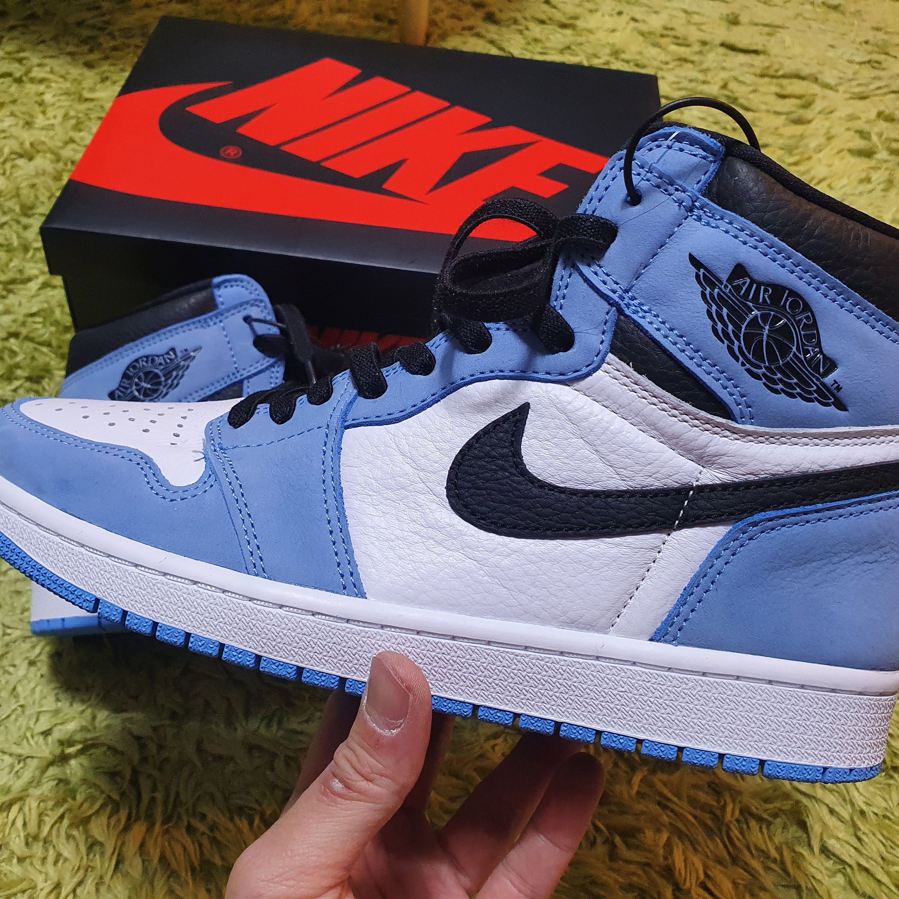 Jordan 1 Retro High OG University Blue 착용 스타일 - 2