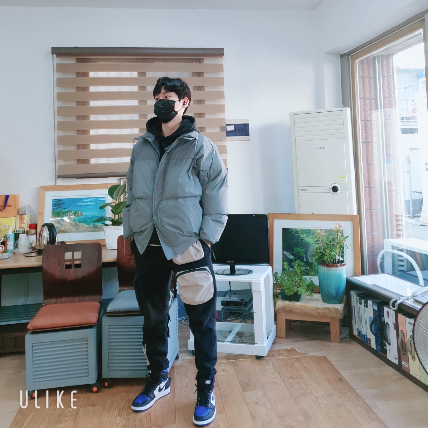 Jordan 1 Retro High OG Royal Toe, Nike x Travis Scott NRG AG Utility Sweatpants Black 착용 스타일