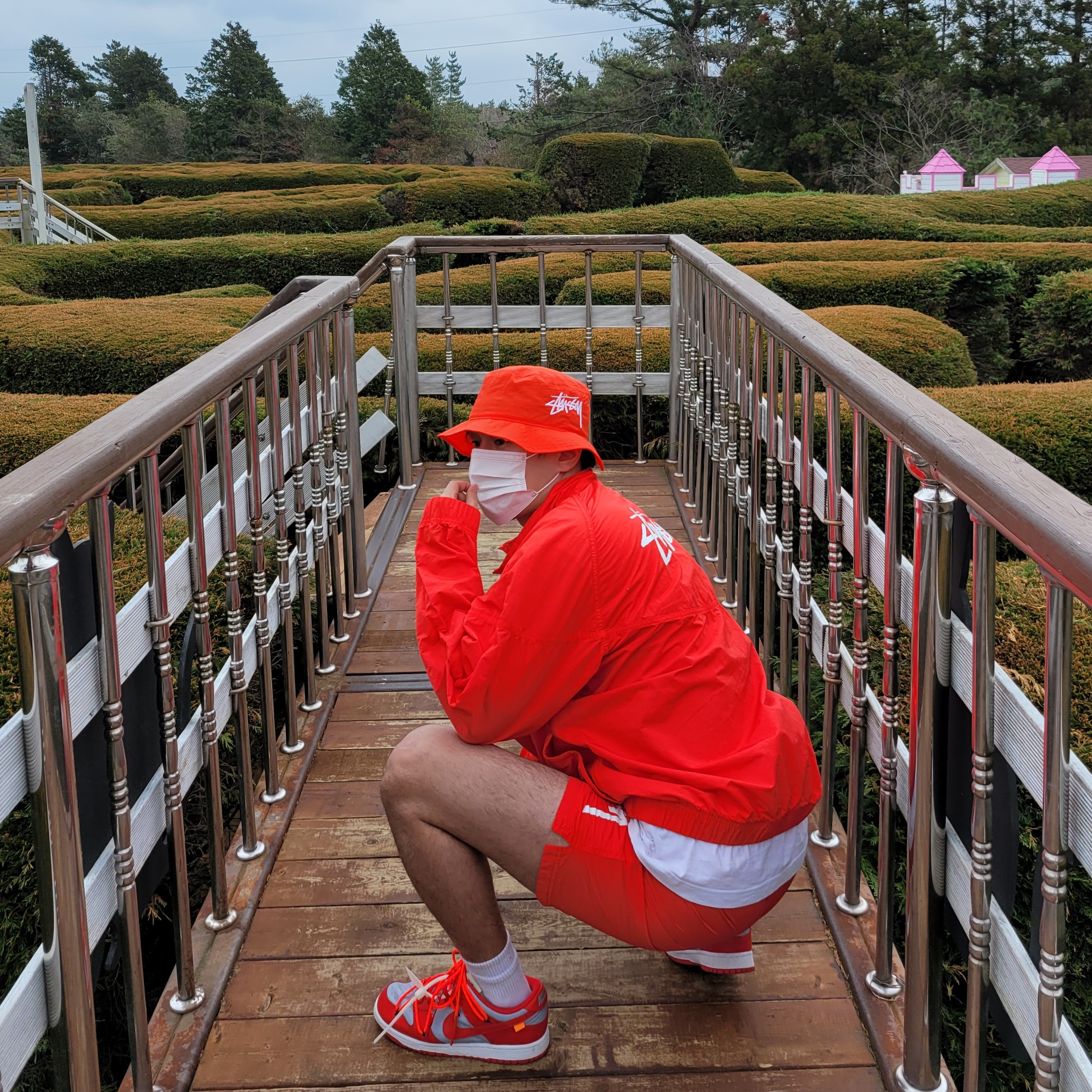 Nike x Off-White Dunk Low University Red, Nike x Stussy Windrunner Jacket Habanero Red 착용 스타일 - 1