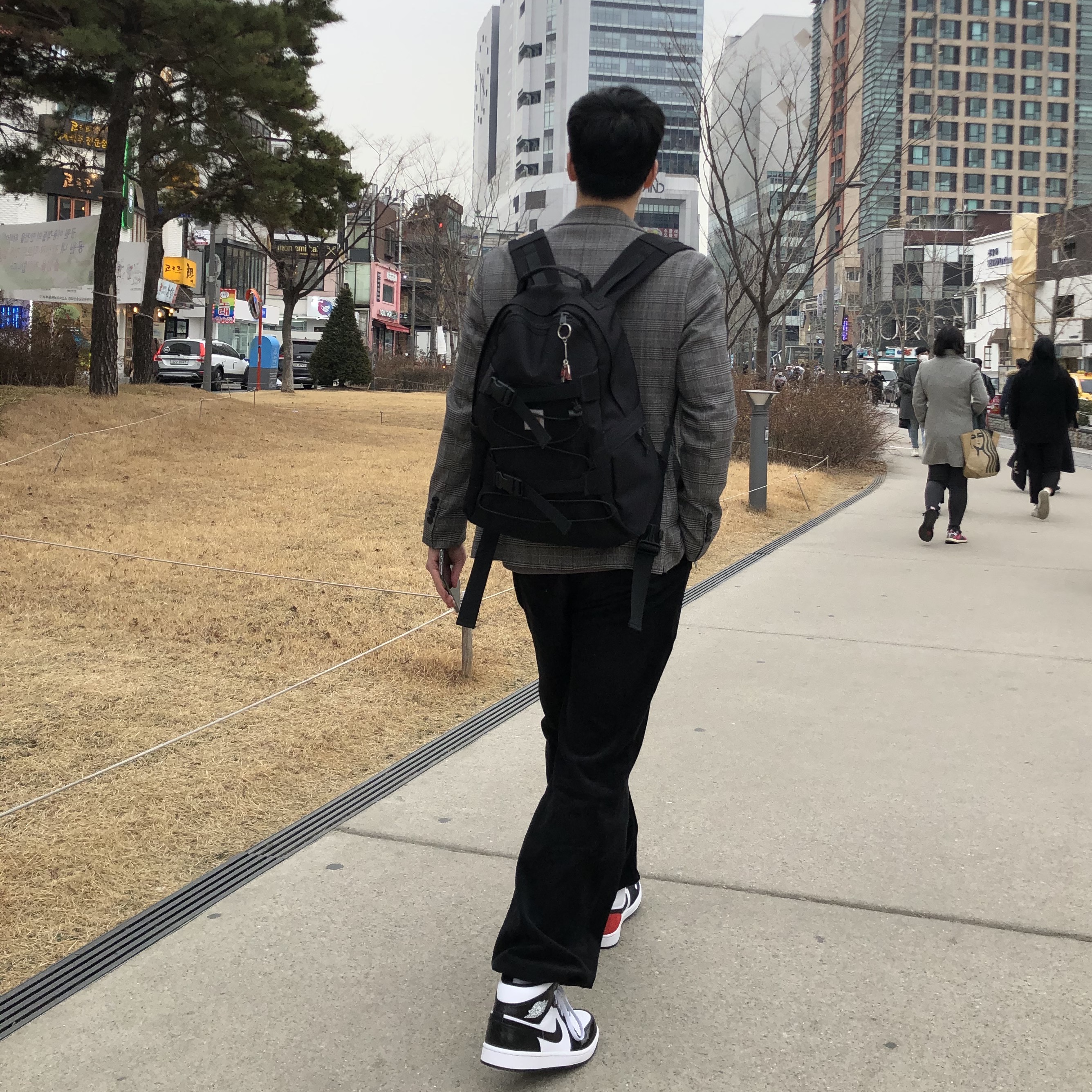 Jordan 1 Mid SE ASW Black, Jordan 1 Mid SE Track Red 착용 스타일
