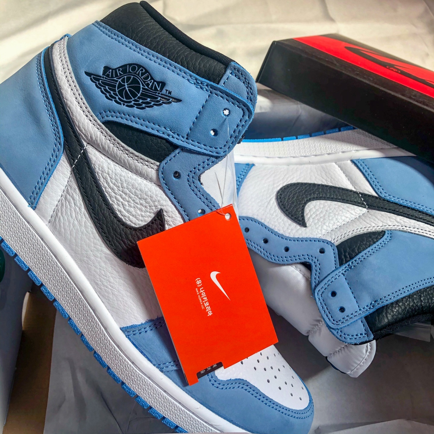 Jordan 1 Retro High OG University Blue 착용 스타일 - 2